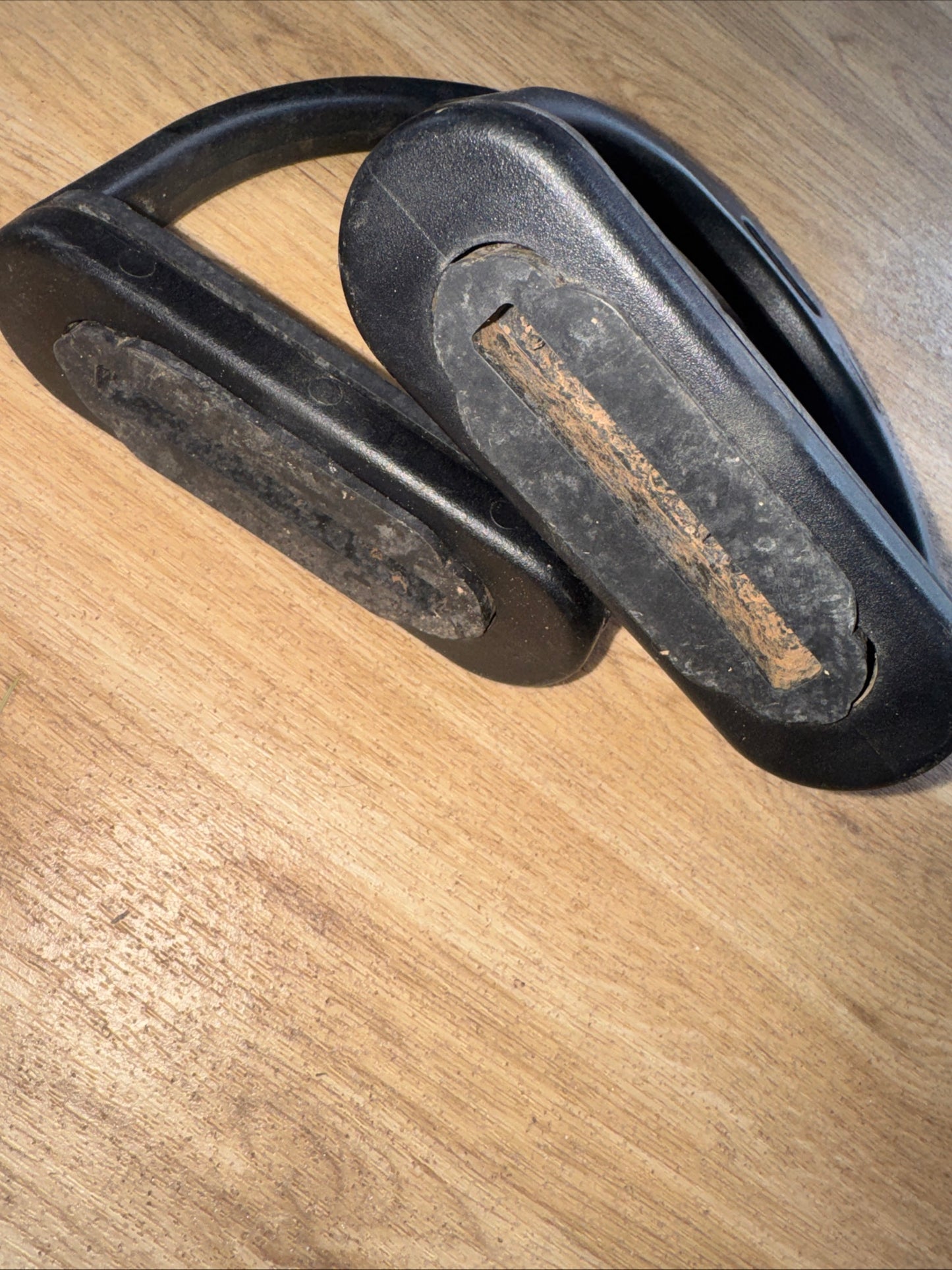 Thorowgood Black Lightweight Stirrups 4.75” #3111