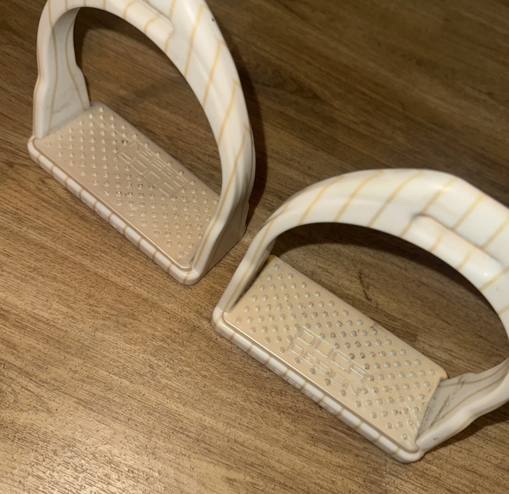 Duca Lightweight White Pearl 4.5" Stirrups #21
