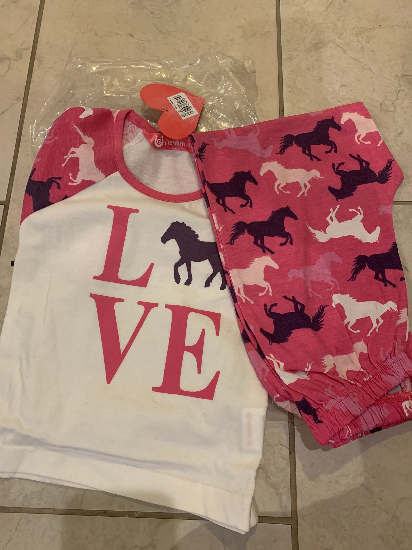 Love Horses Pyjamas - Age 3/4yrs - Free Delivery π