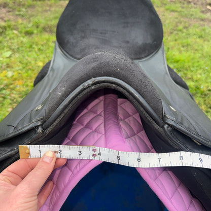 Thorowgood Griffin 17.5” XW Saddle | Sythentic Easy Wipe Clean #502