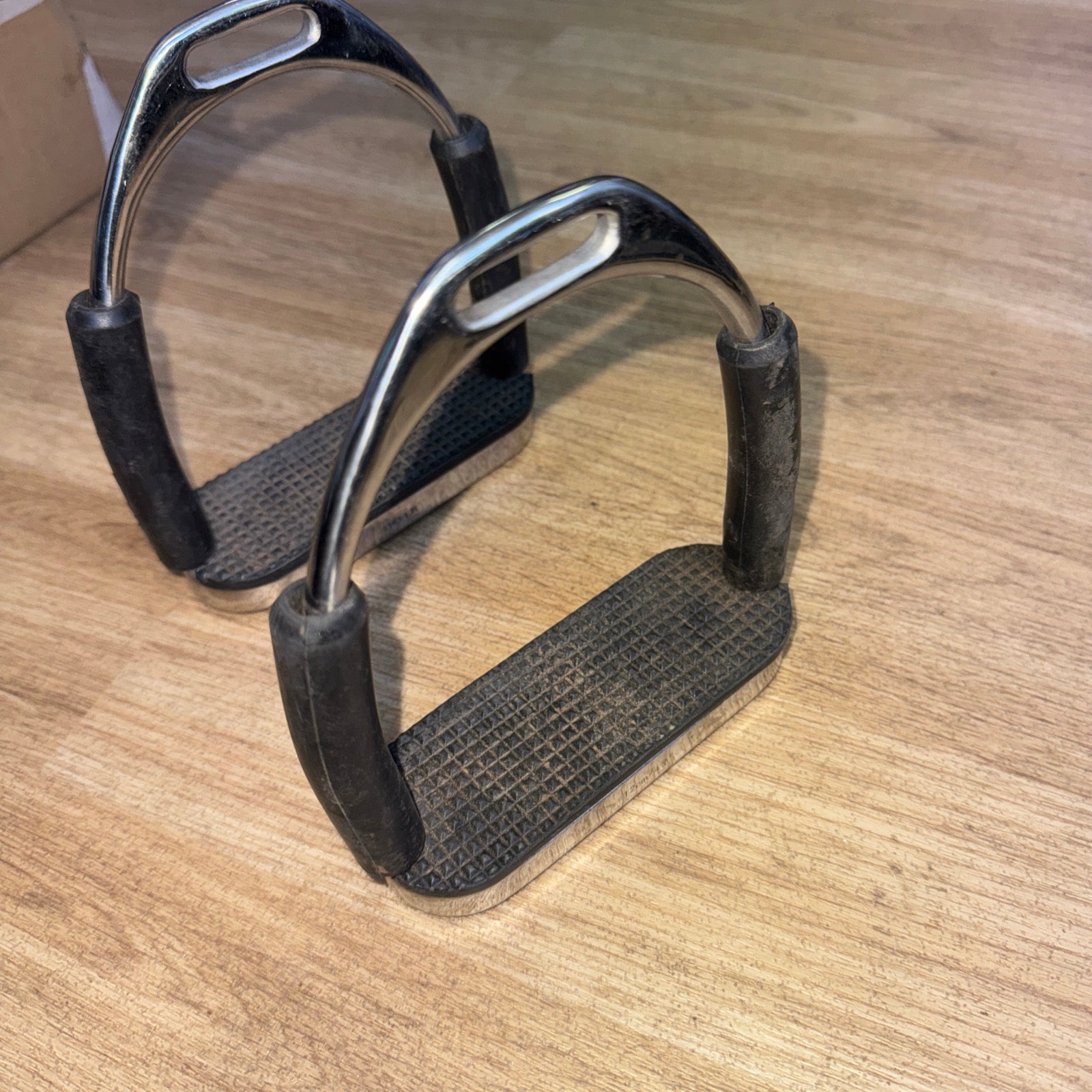 Dever 4.75” Flexi Stirrups - Free Post