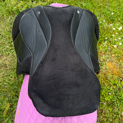 Thorowgood Griffin 17.5” XW Saddle | Sythentic Easy Wipe Clean #502