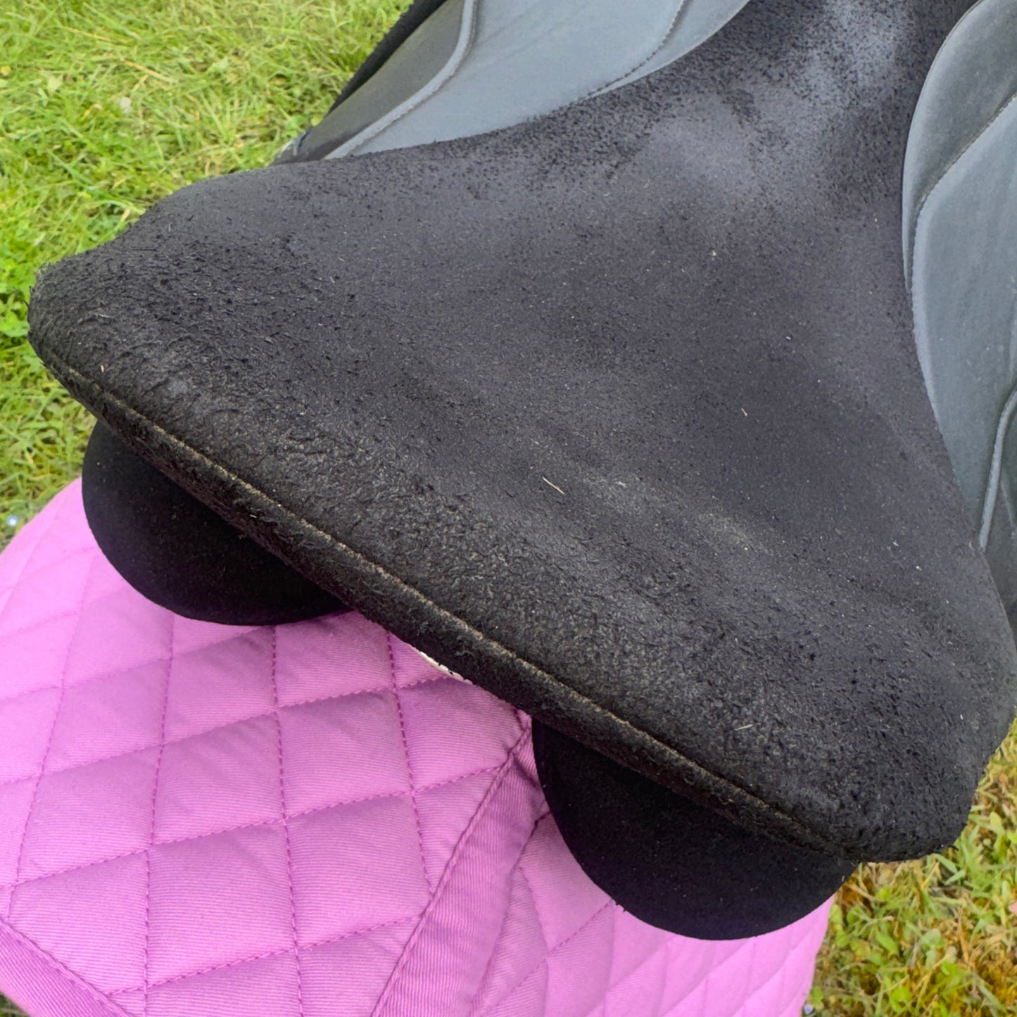 Thorowgood Griffin 17.5” XW Saddle | Sythentic Easy Wipe Clean #501