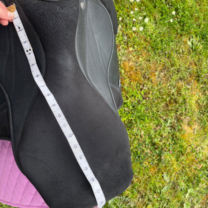 Thorowgood Griffin 17.5” XW Saddle | Sythentic Easy Wipe Clean #501