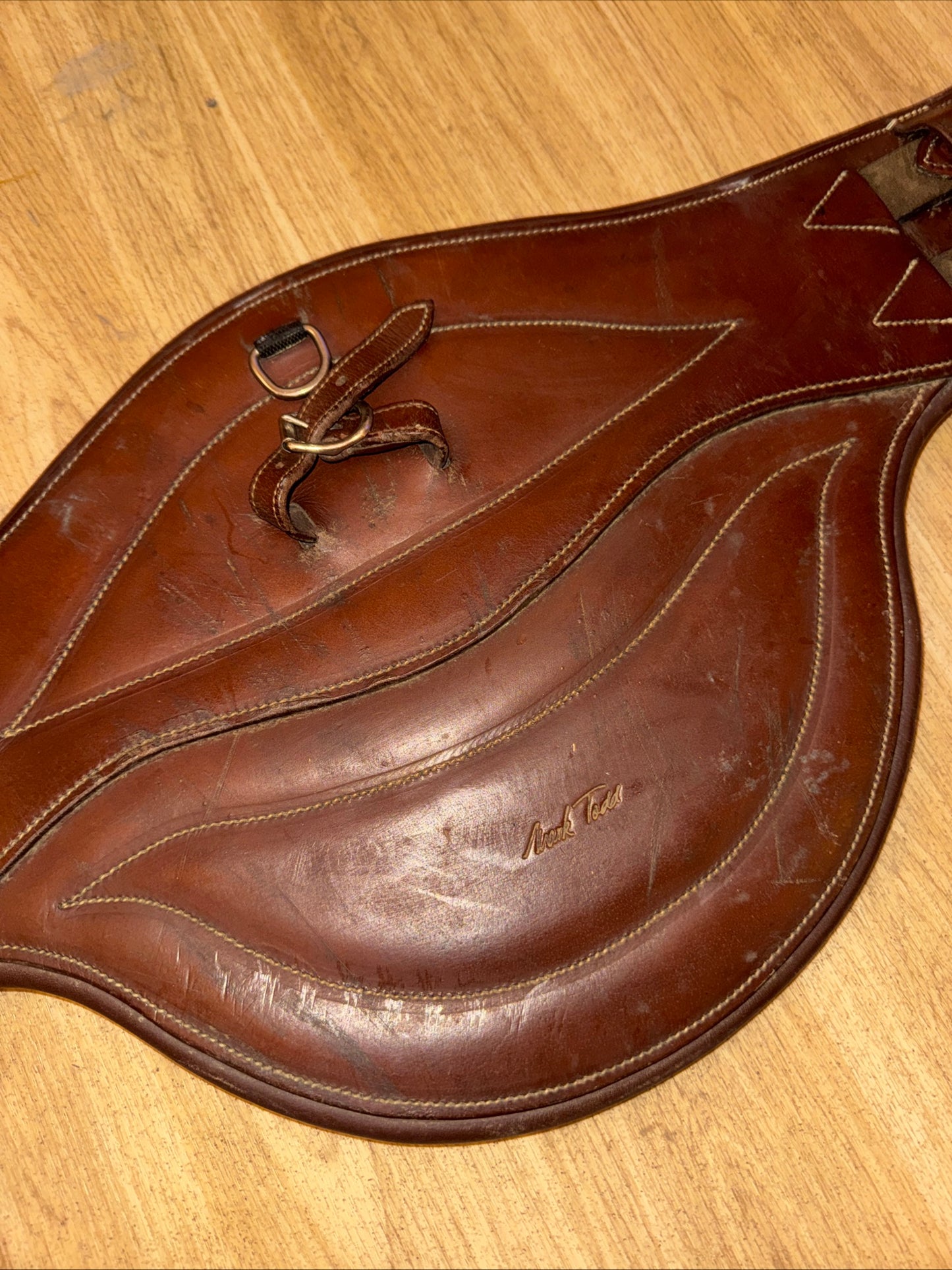 Mark Todd 26” Brown Leather Monoflap Stud Girth – Jumping Horse Tack