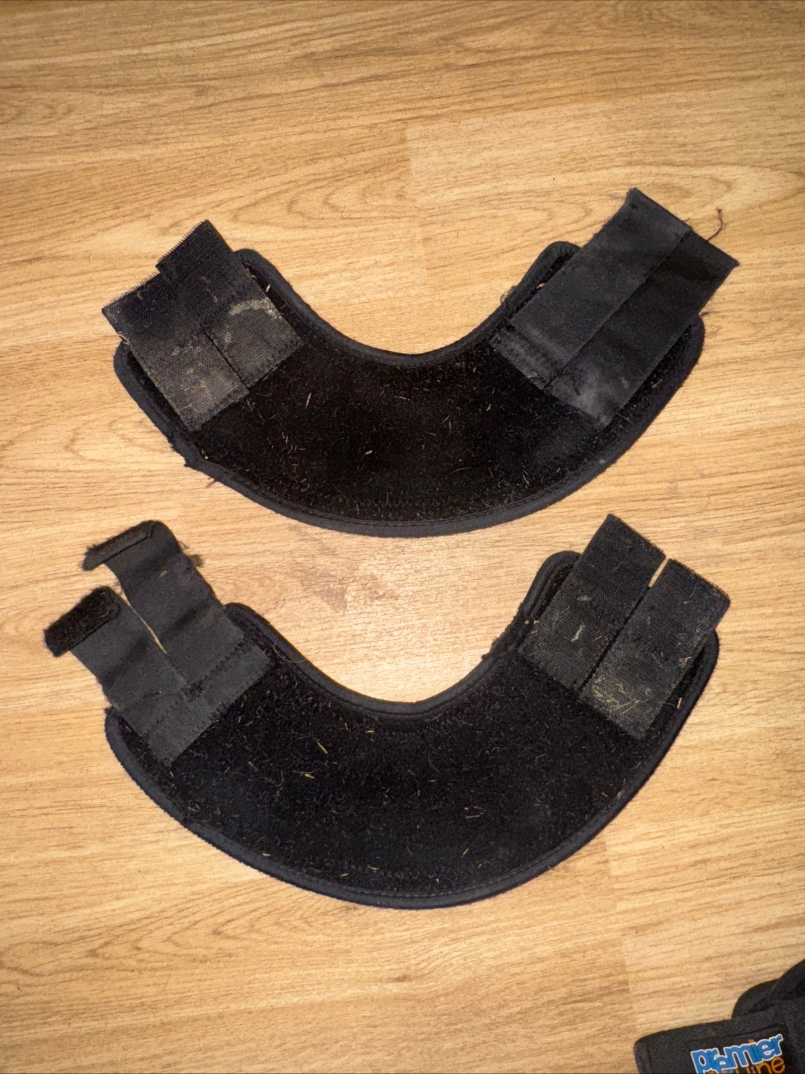 2 x Over Reach Boots