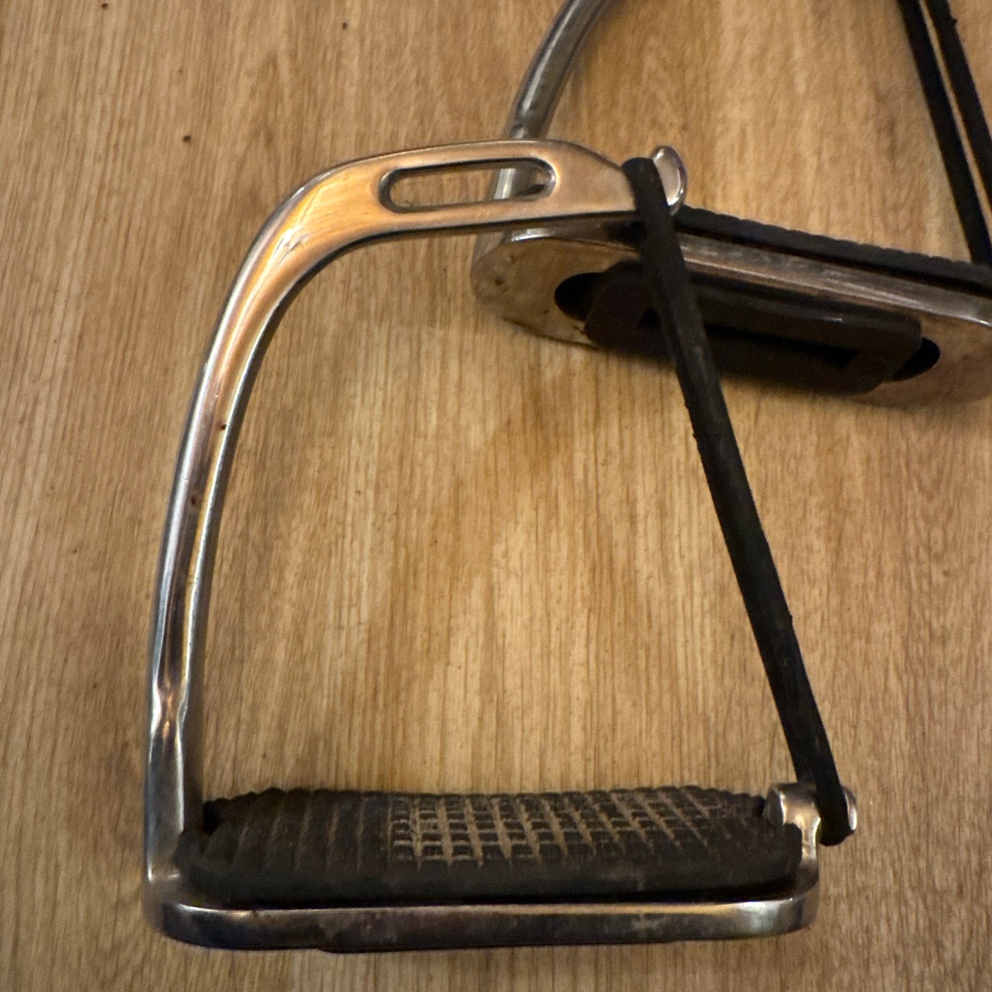 Korsteel 4.75” Safety Peacock Stirrups #755