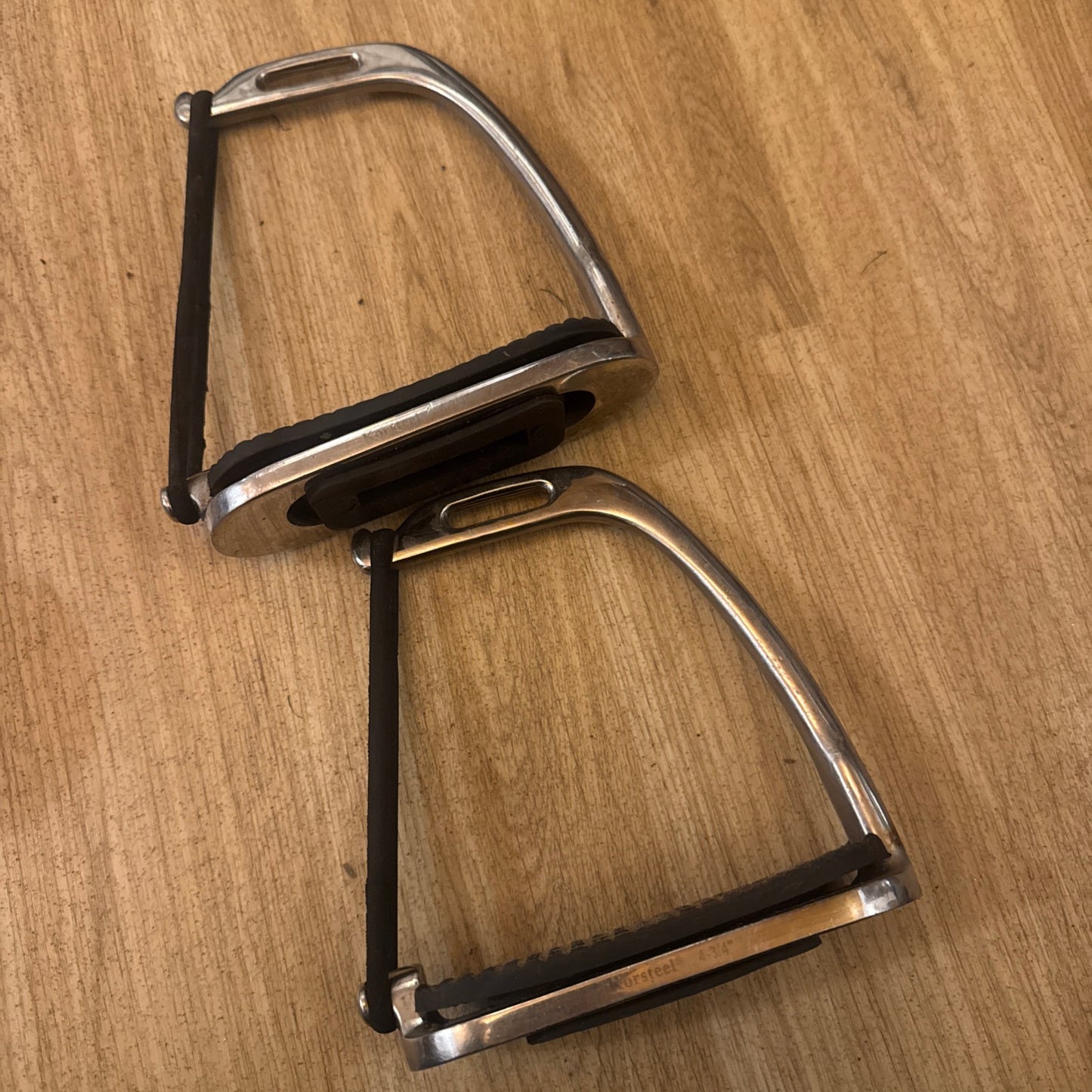 Korsteel 4.75” Safety Peacock Stirrups #755