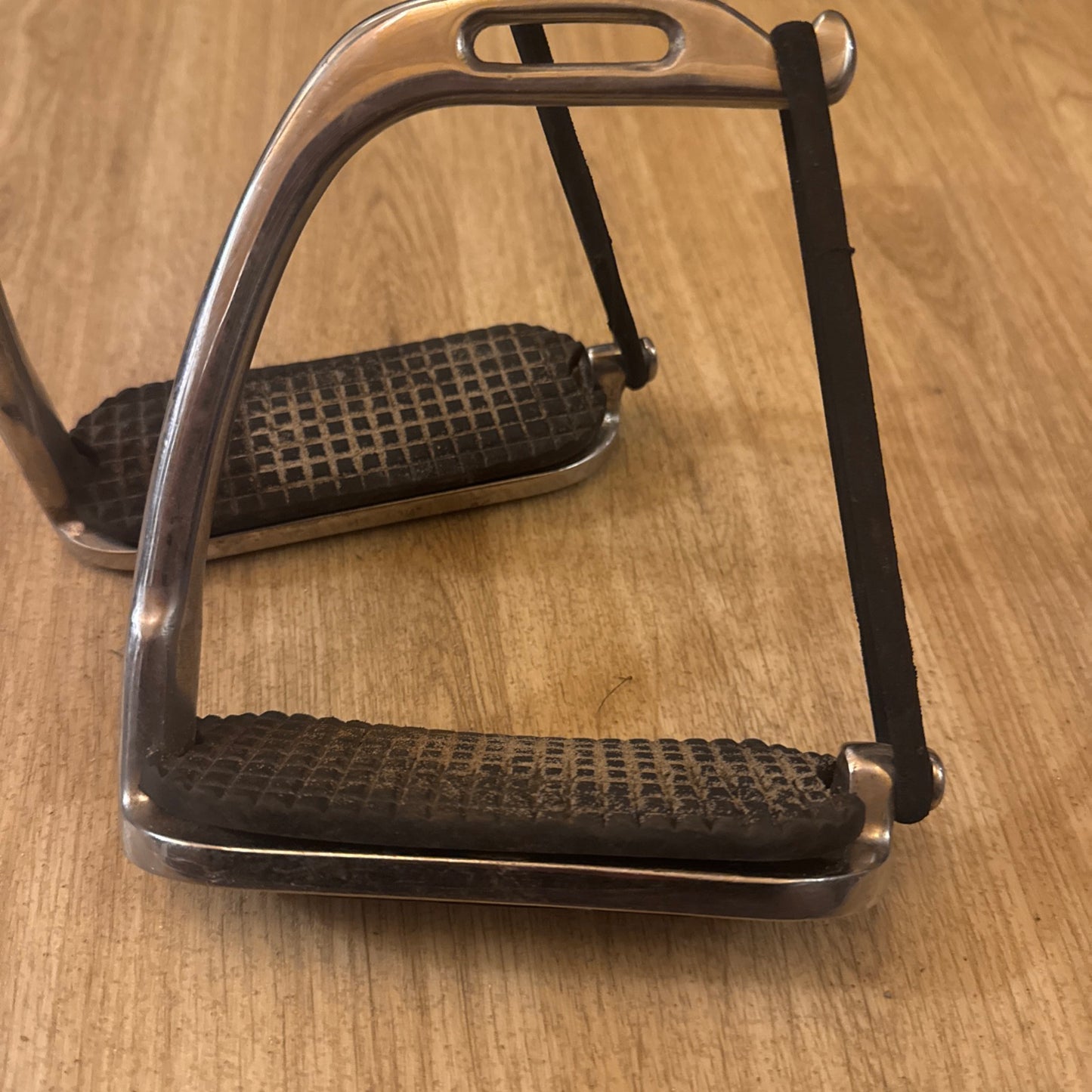 Korsteel 4.75” Safety Peacock Stirrups #755