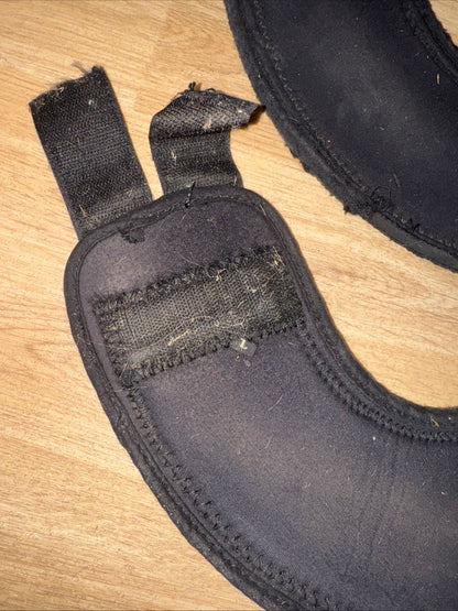 2 x Over Reach Boots