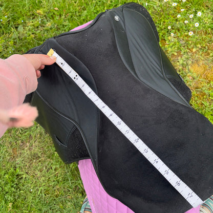 Thorowgood Griffin 17.5” XW Saddle | Sythentic Easy Wipe Clean #502