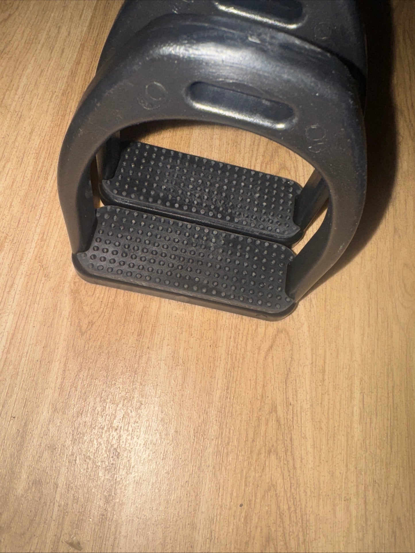 Lightweight Black 4.5” Stirrups #762