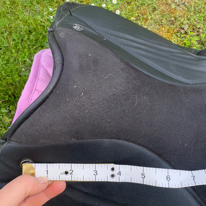 Thorowgood Griffin 17.5” XW Saddle | Sythentic Easy Wipe Clean #502