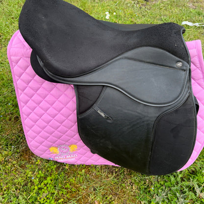 Thorowgood Griffin 17.5” XW Saddle | Sythentic Easy Wipe Clean #501