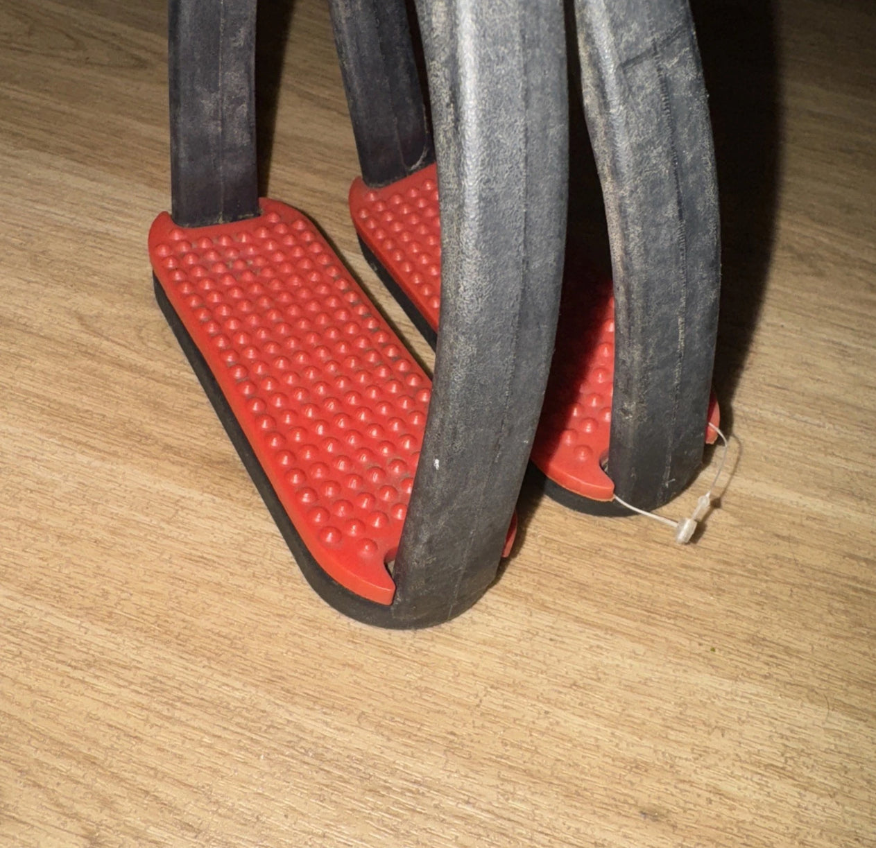 Black Polymer 4.5” Stirrups - Red Treads #22