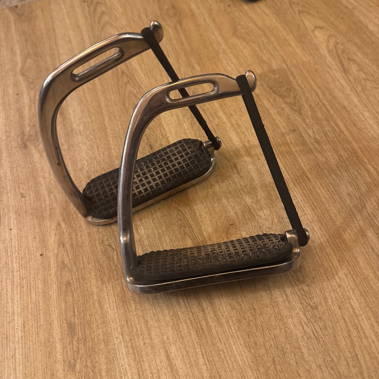 Korsteel 4.75” Safety Peacock Stirrups #755