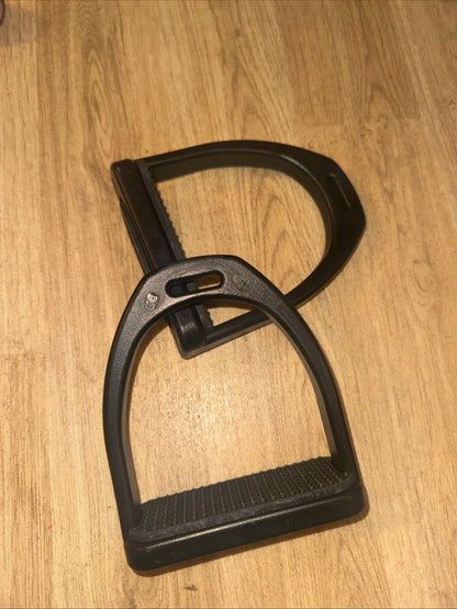 Lightweight Black 4.5” Stirrups #762