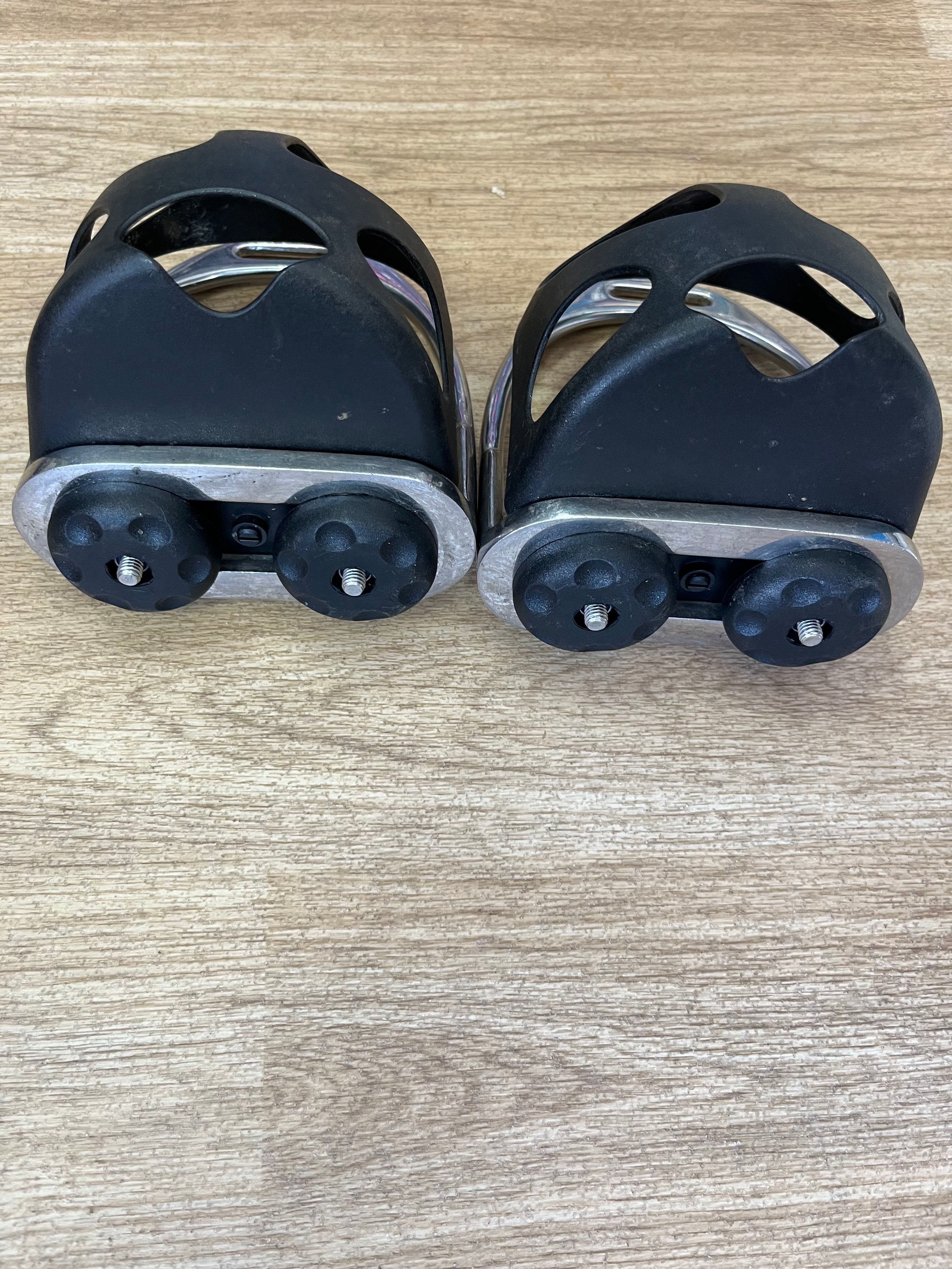 Children’s Stirrups With Safety Cage 4”