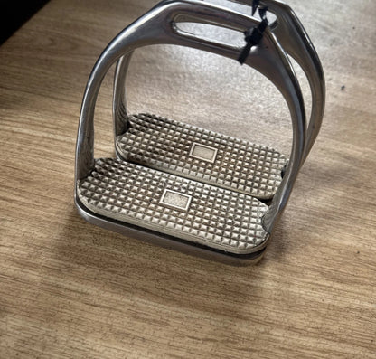 4.5” Stainless Steel Fillis Stirrups #46