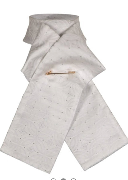 Shires Brocade White Stock