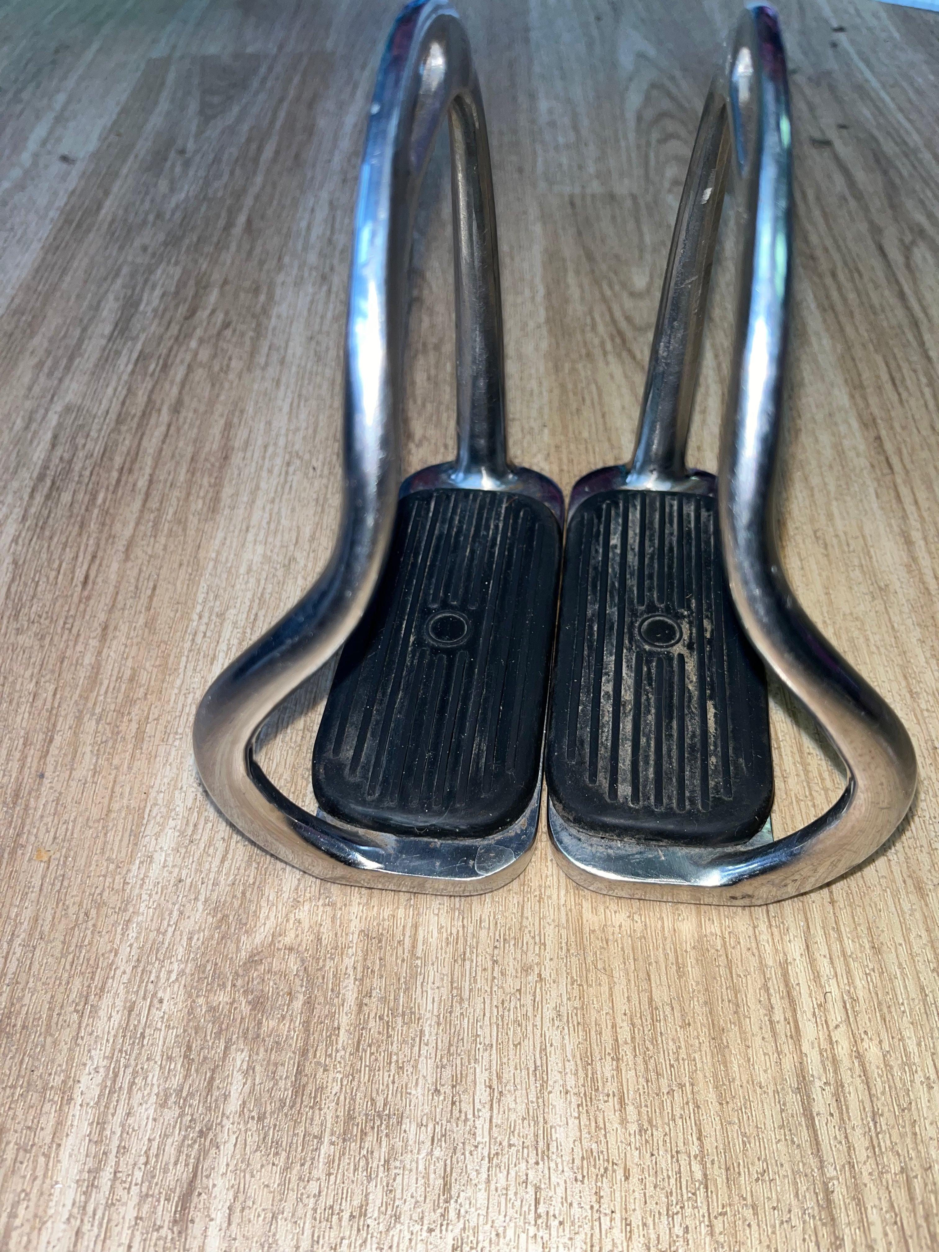 Korsteel Bent Leg Stirrups 4.5”