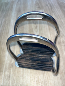 Bent Leg Stirrups 4.75”