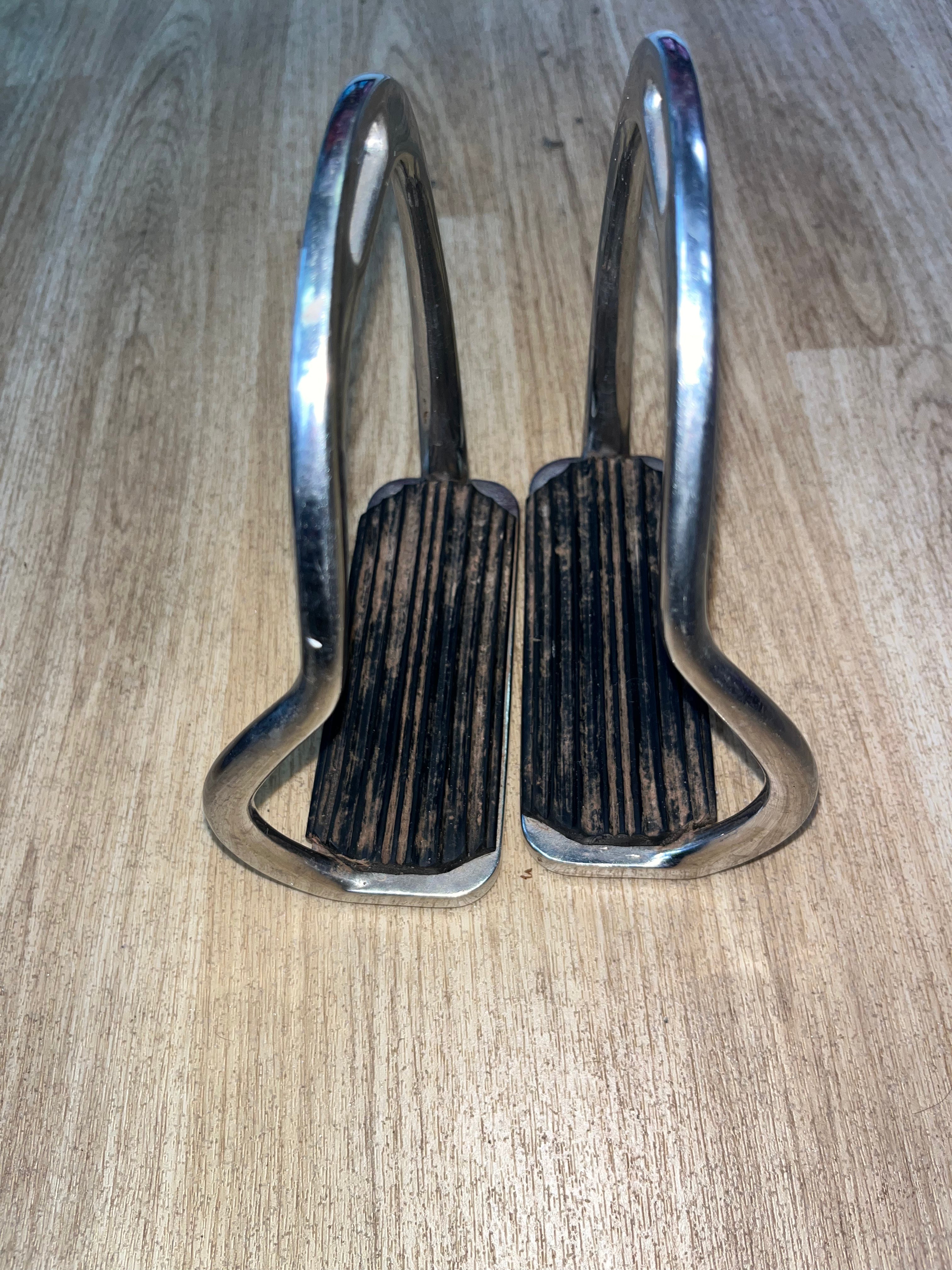 Bent Leg Stirrups 4.75”