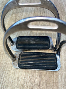 Bent Leg Stirrups 4.1/4”