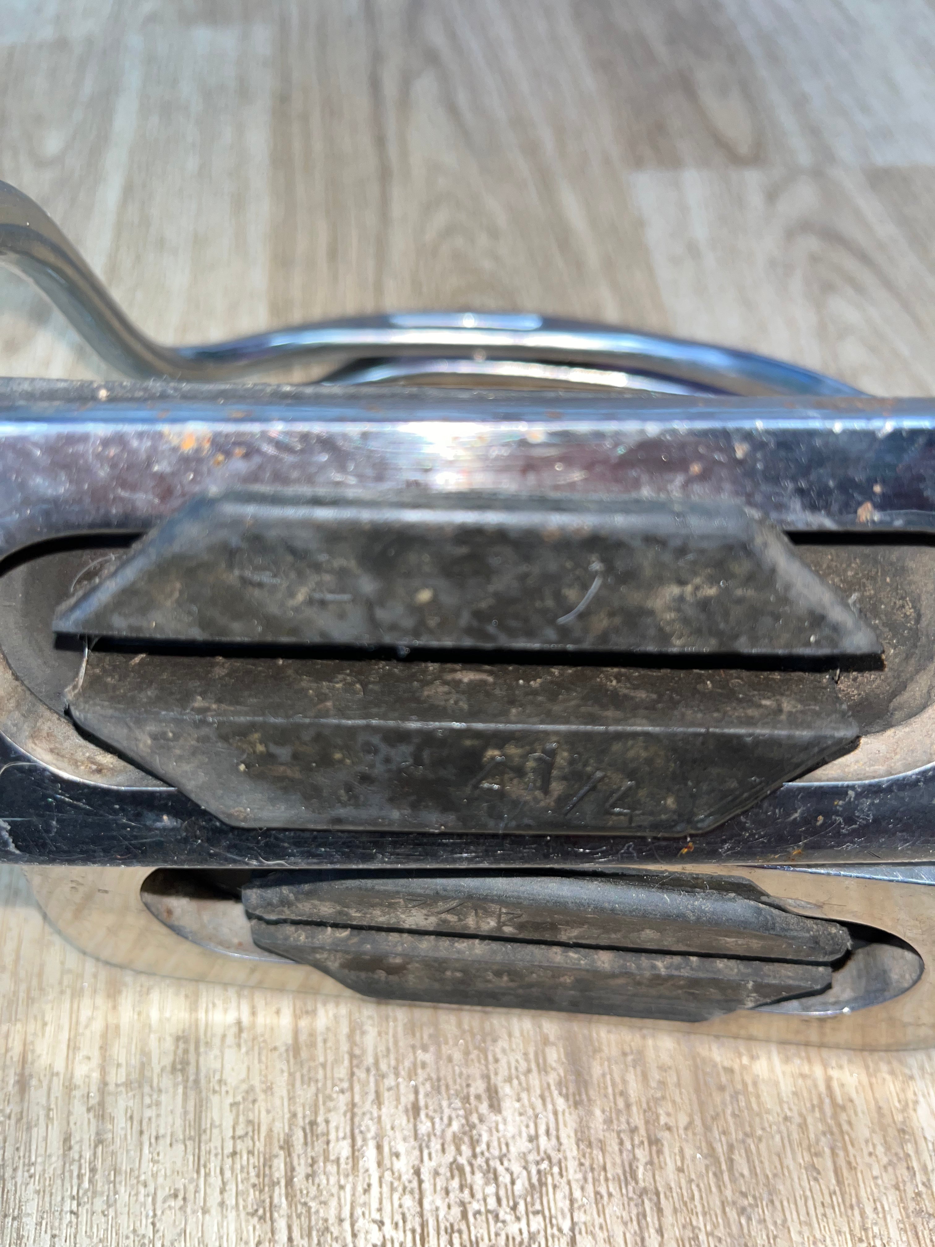 Bent Leg Stirrups 4.1/4”