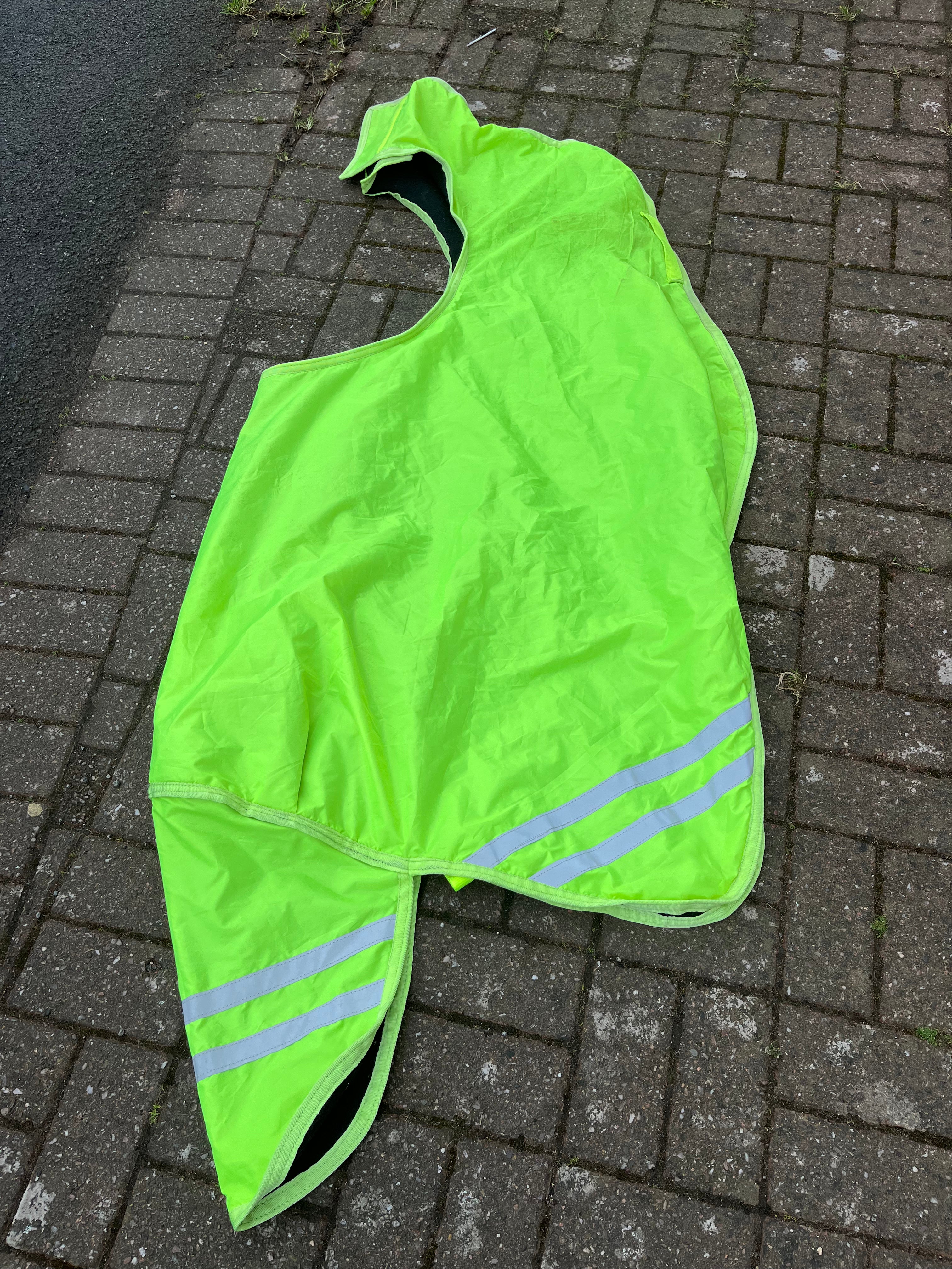 Hi Viz Fleece Lined Wrap Around Exercise Sheet 4’7