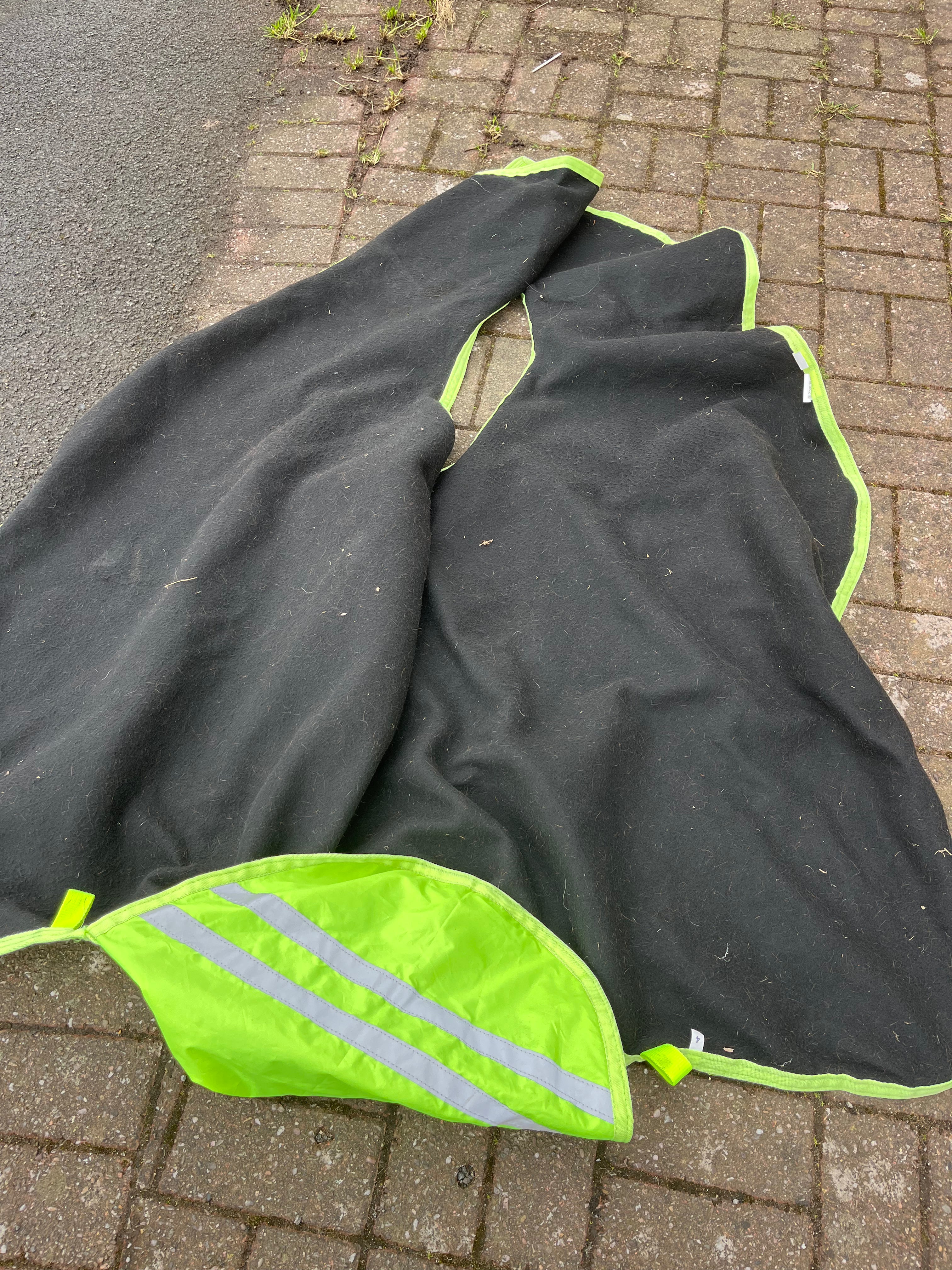 Hi Viz Fleece Lined Wrap Around Exercise Sheet 4’7