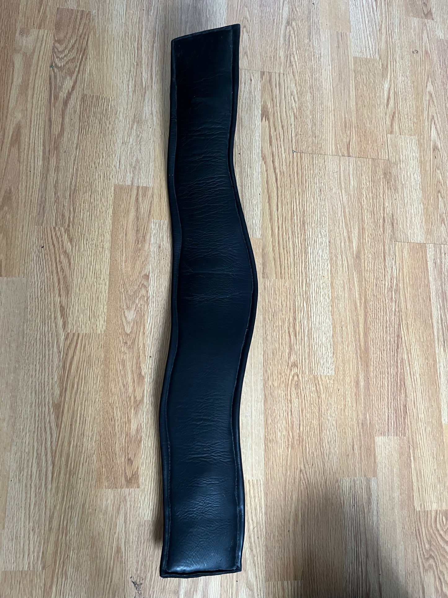 Black Padded Anatomical Dressage Girth 32”