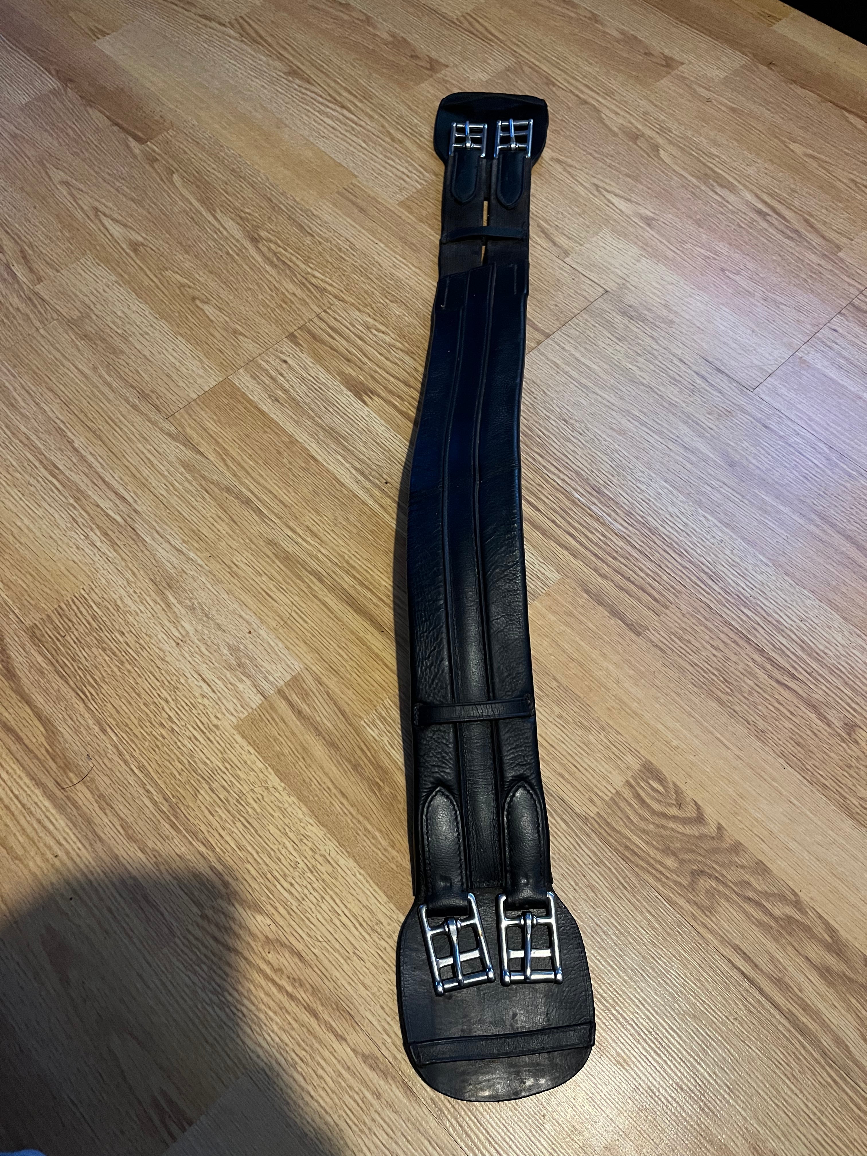 Leather Padded Dressage Girth 30” Black