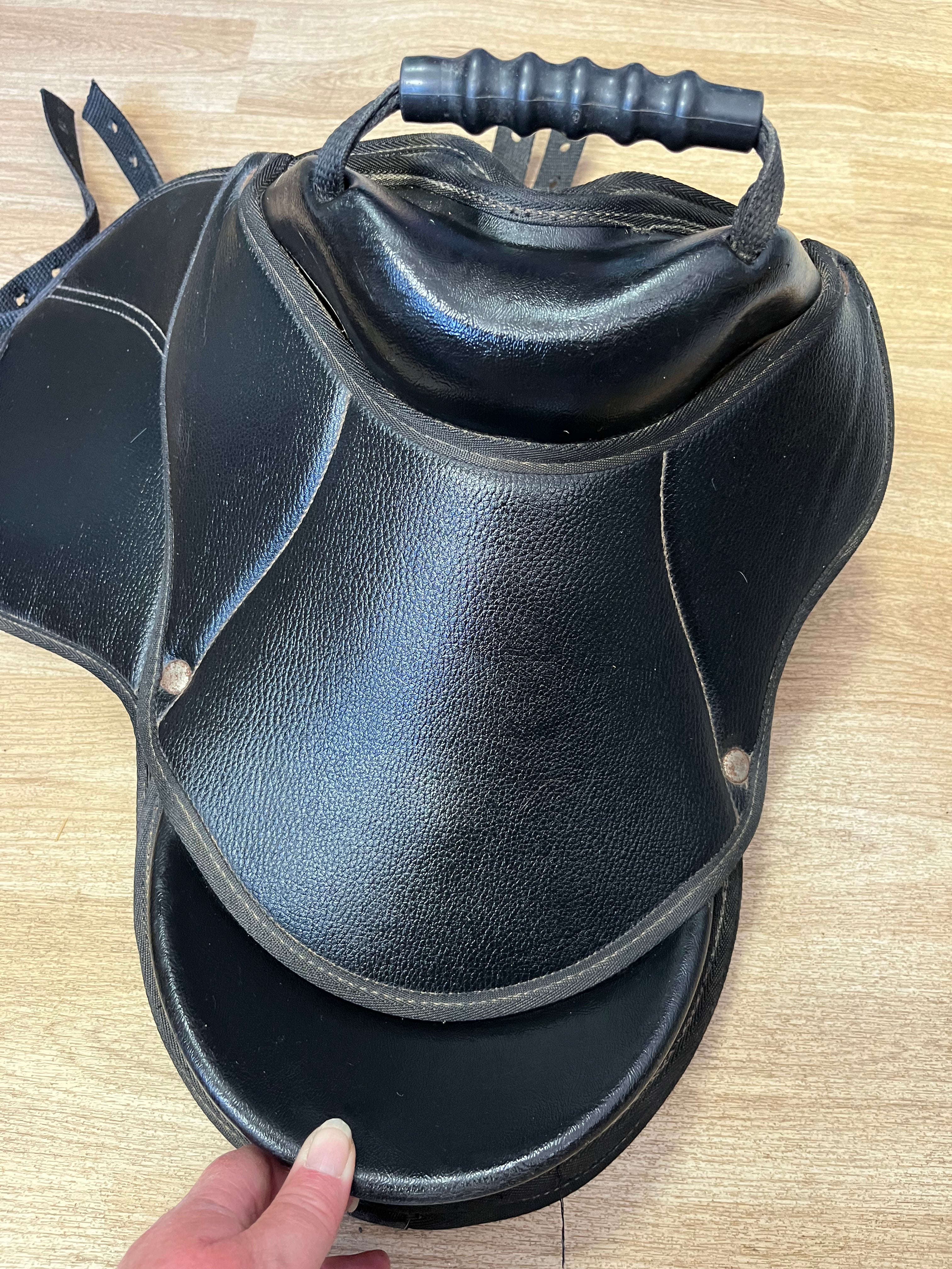 Cub Saddle Black