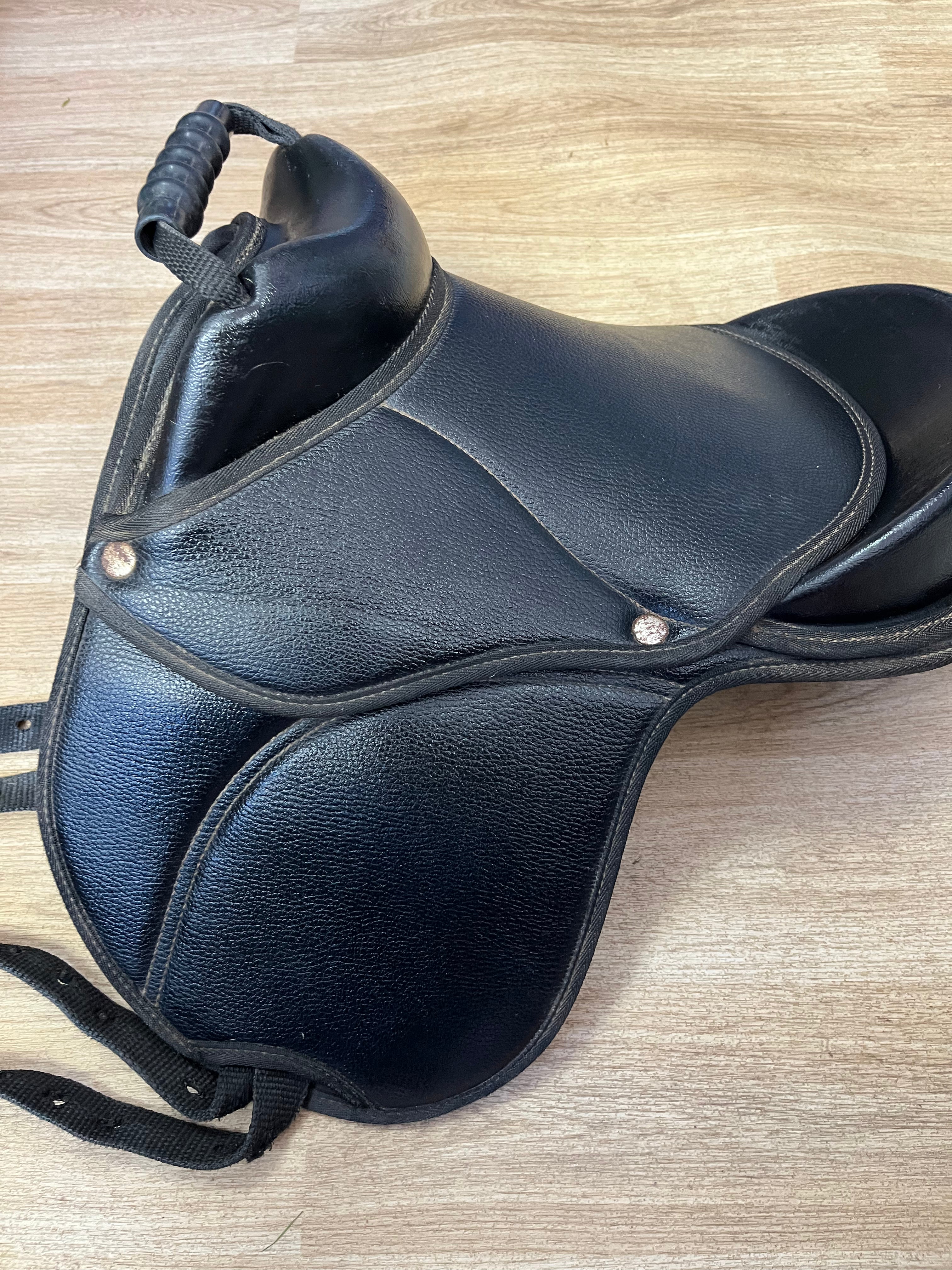 Cub Saddle Black