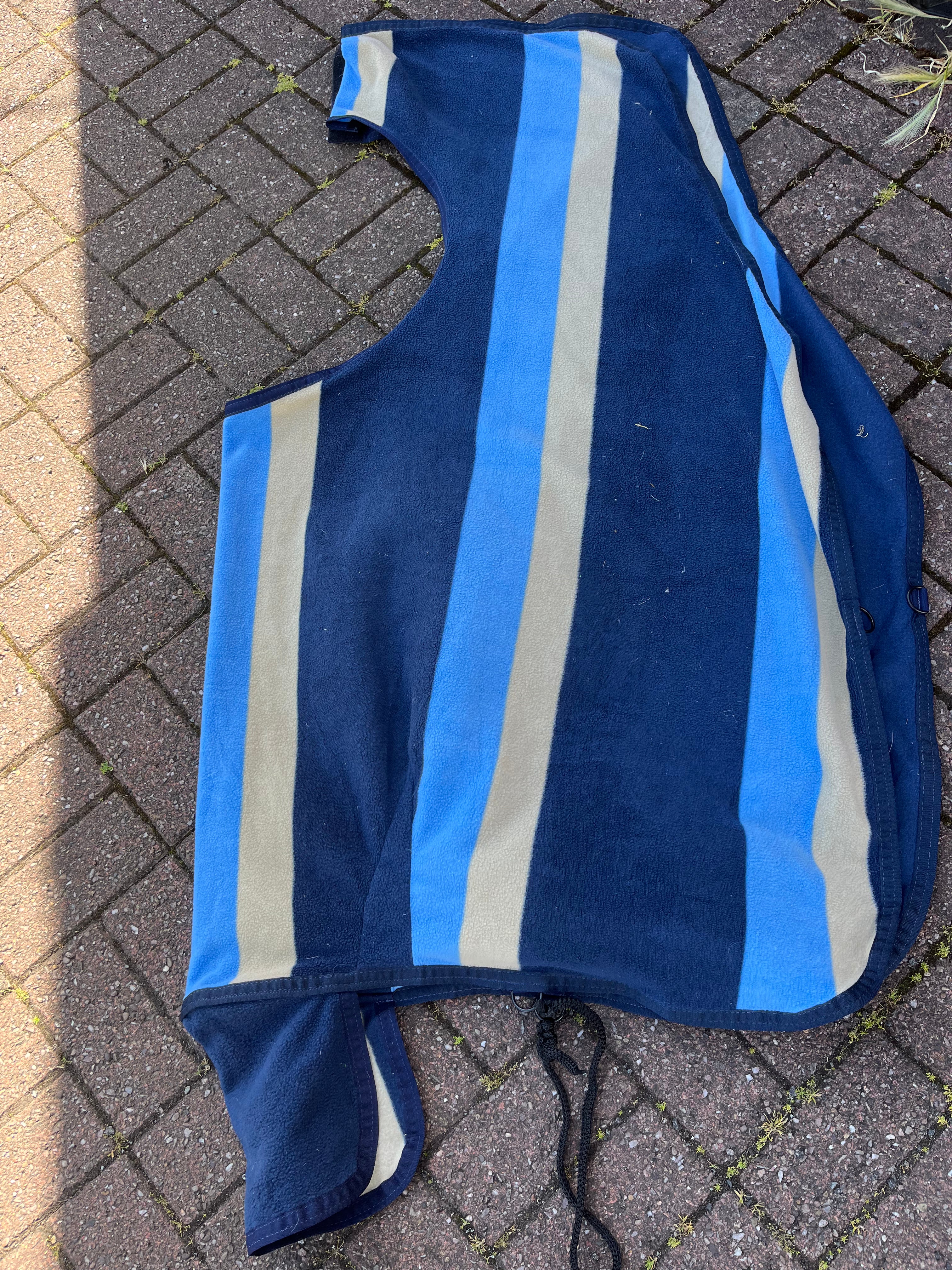 White Horse Wrap Around Exercise Fleece Sheet Size Medium