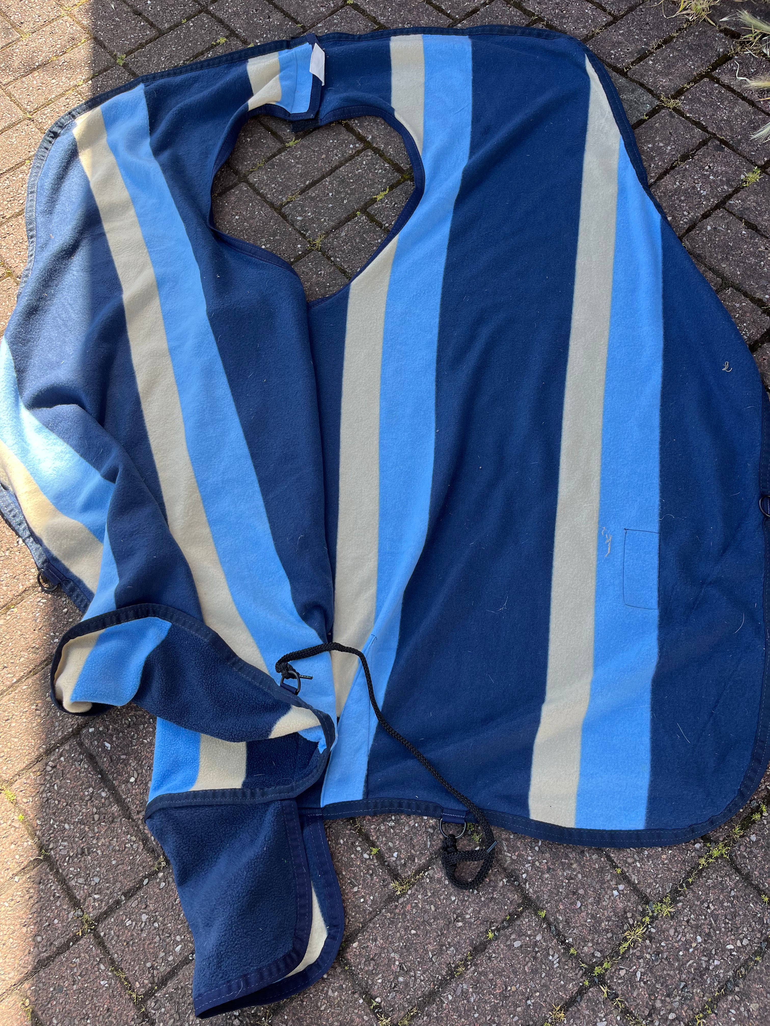 White Horse Wrap Around Exercise Fleece Sheet Size Medium
