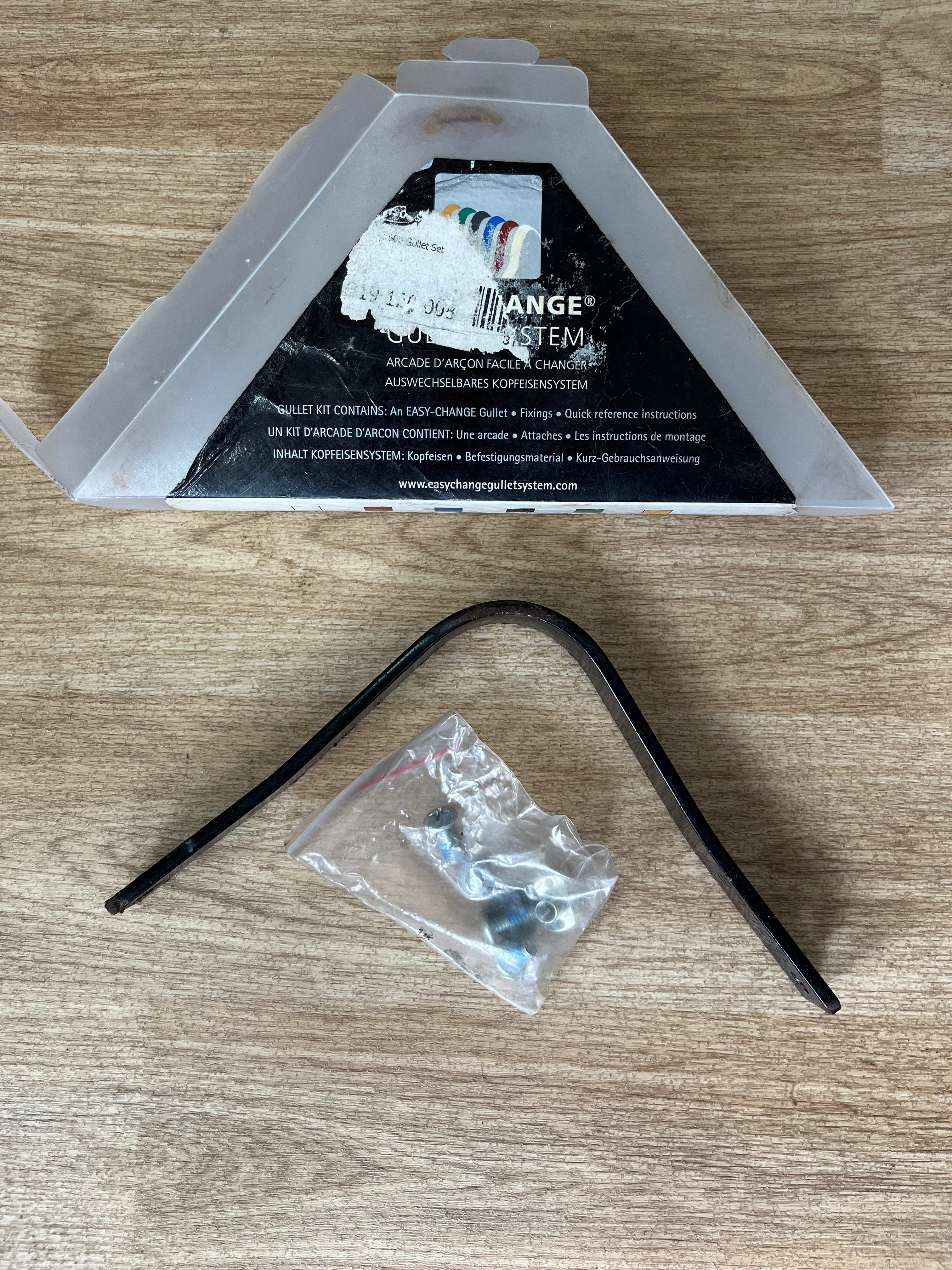 Black Medium Gullet Bar