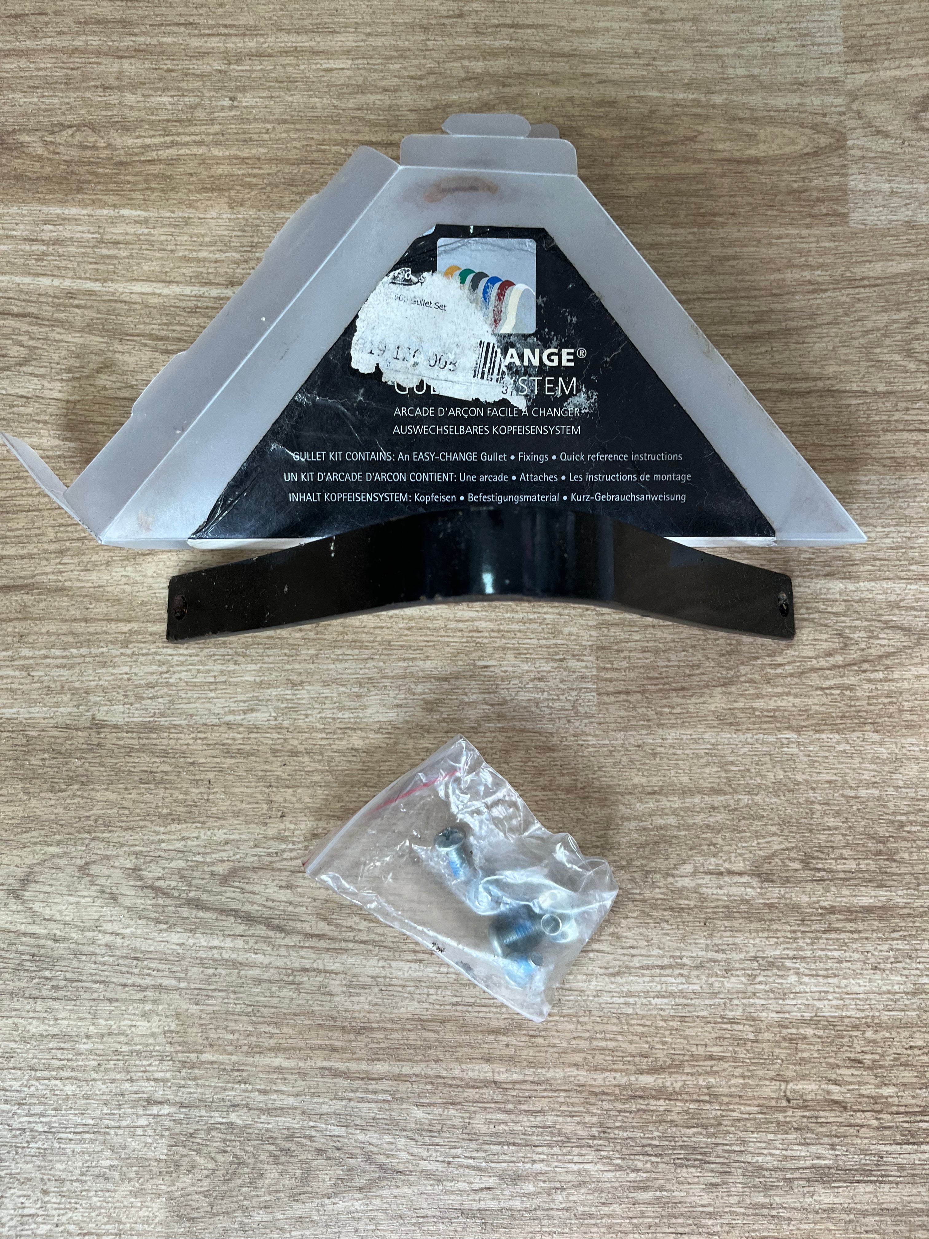 Black Medium Gullet Bar