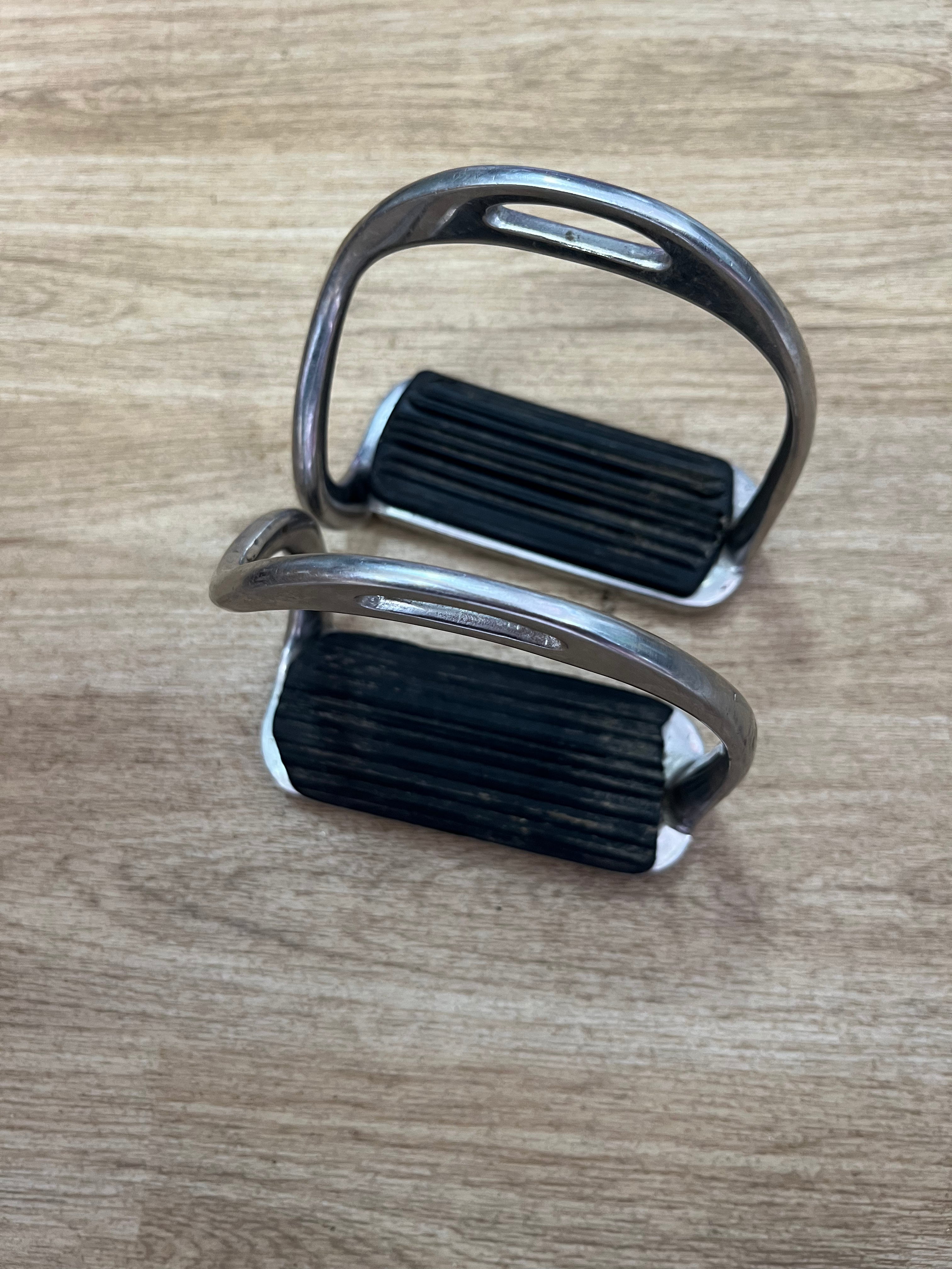 Bent Leg Stirrups 4’ 1/2