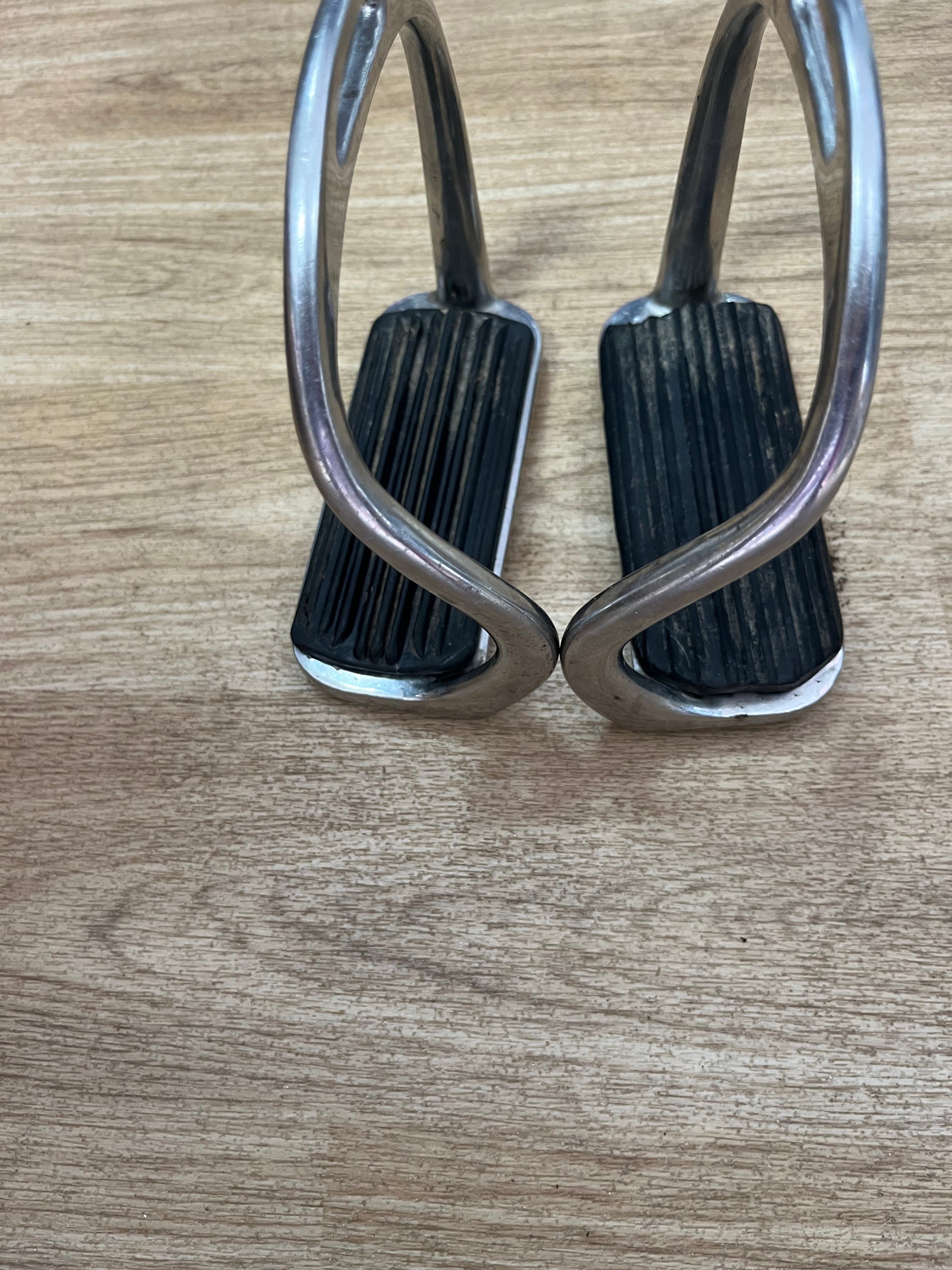 Bent Leg Stirrups 4’ 1/2