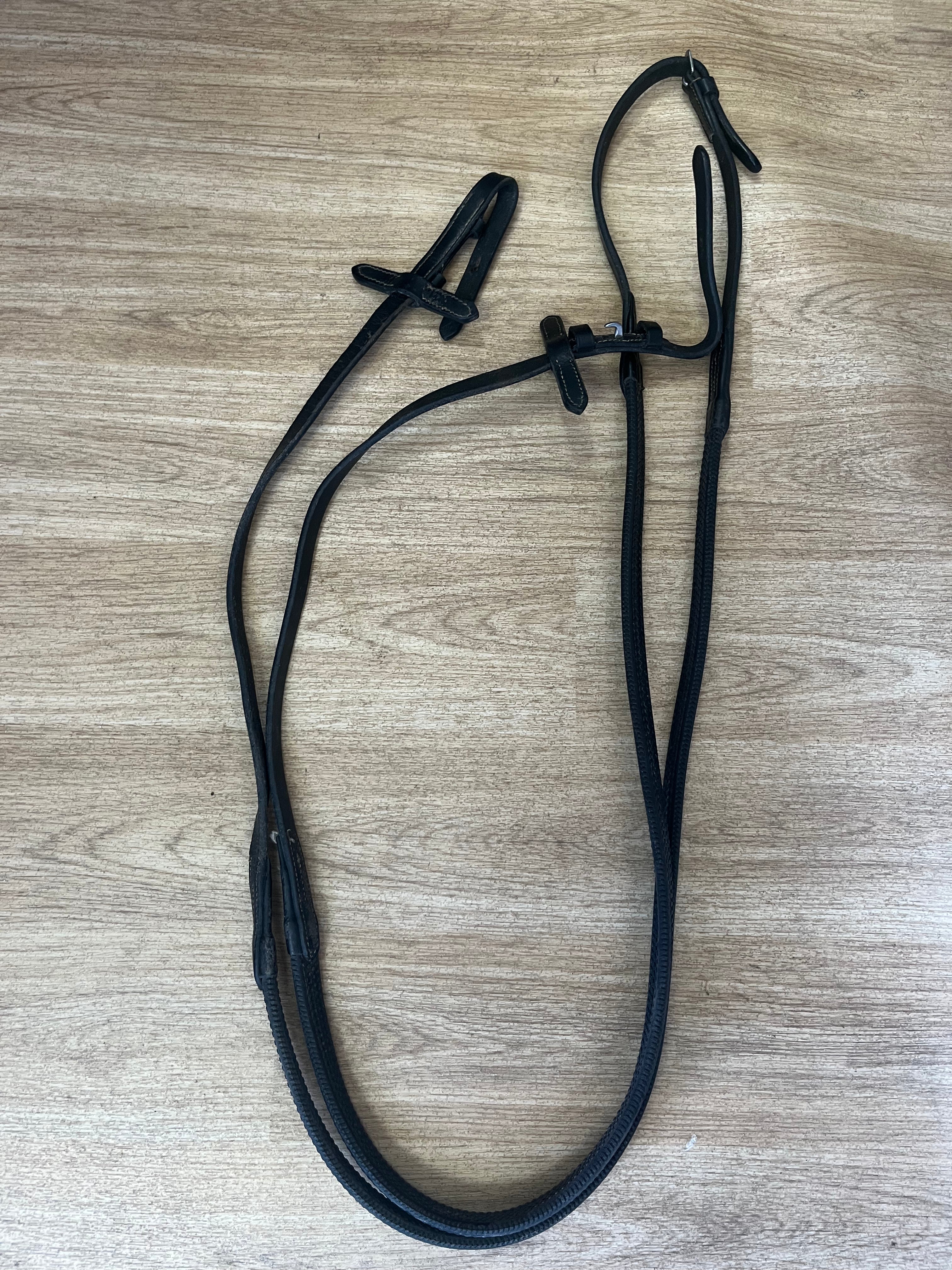 Black Full Pimple Grip Reins