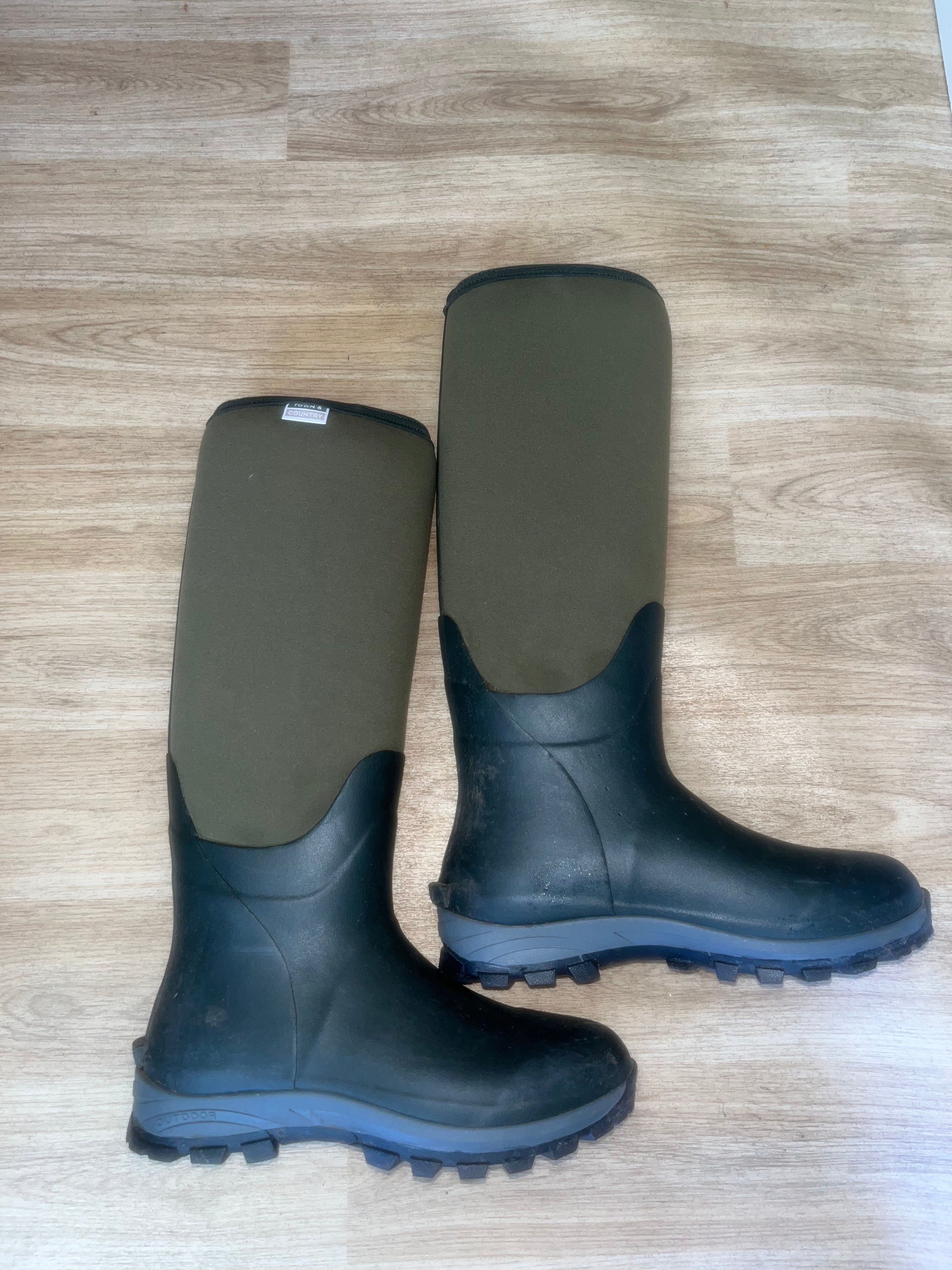 Town & Country Outdoor Adult Boots Size 6