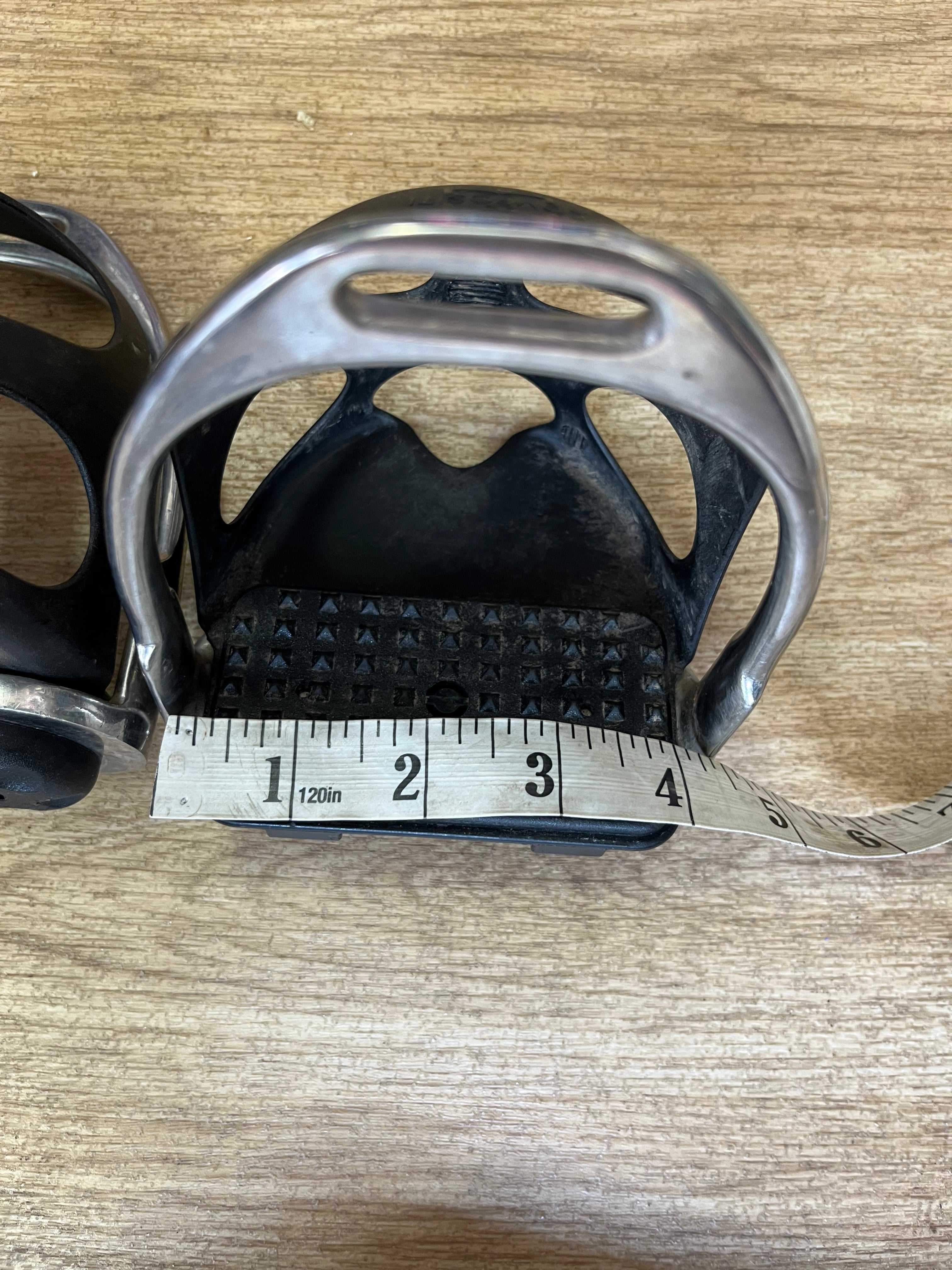Children’s Stirrups With Safety Cage 4”