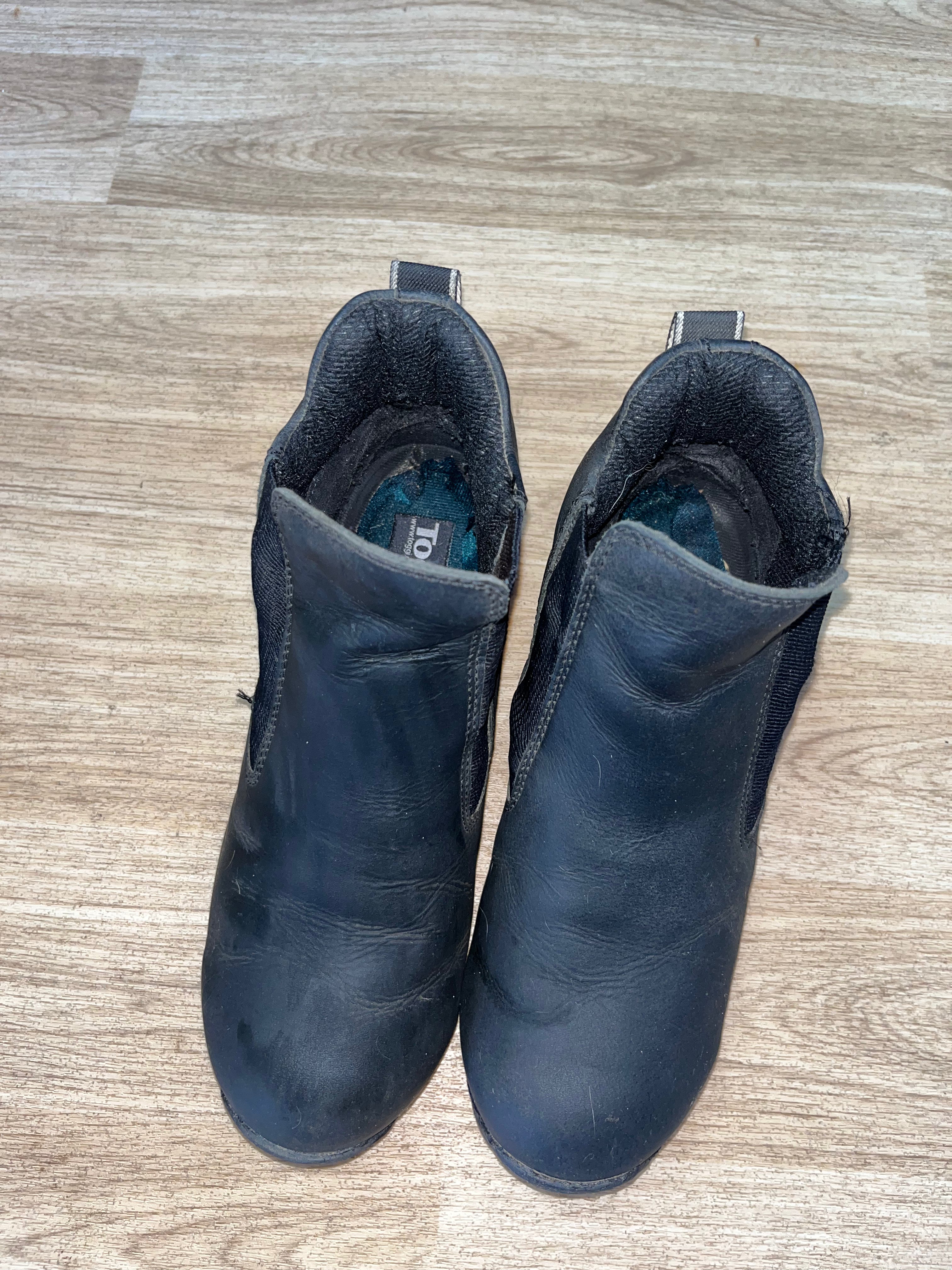 Toggi Short Boots Size 5