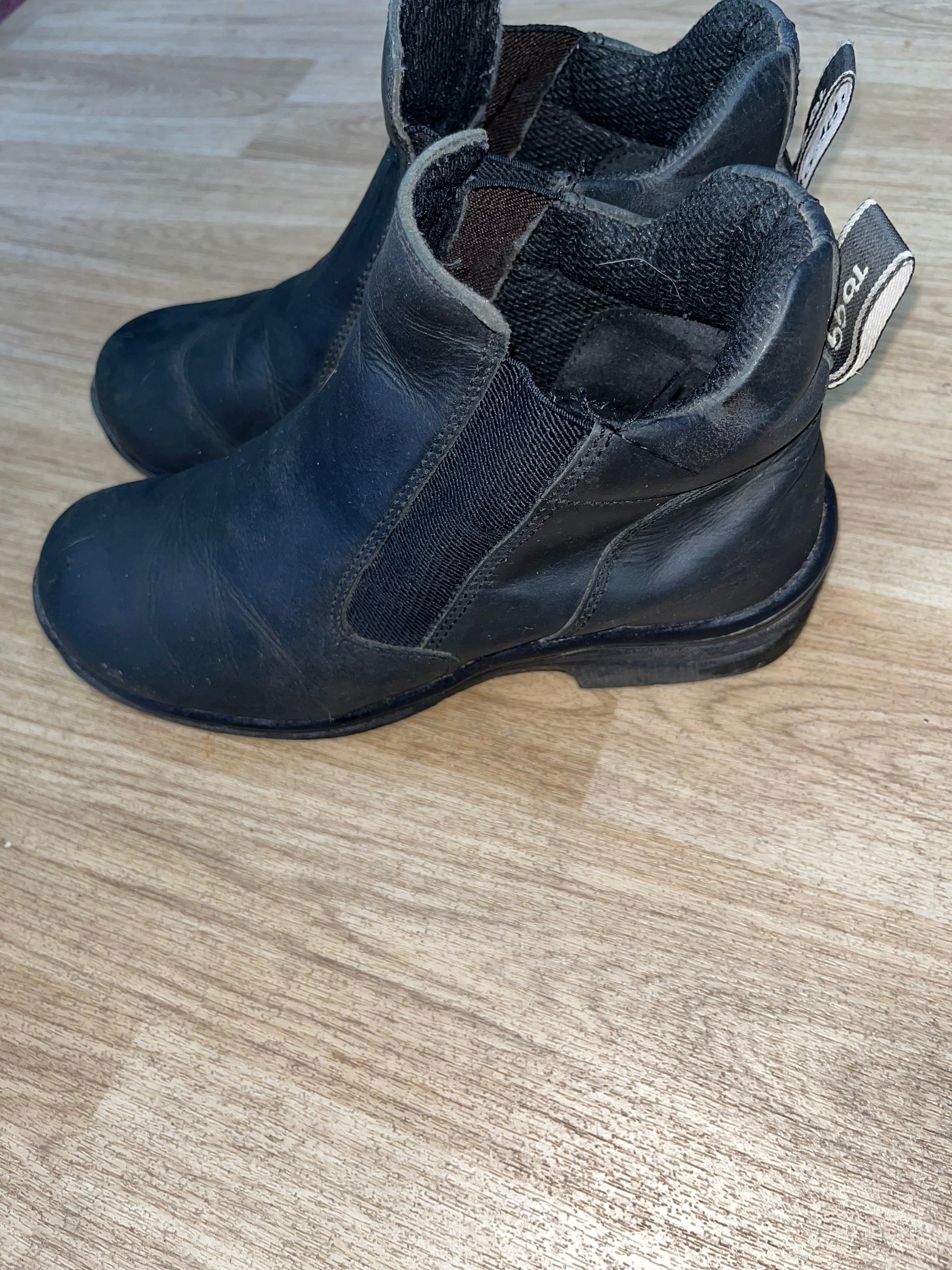 Toggi Short Boots Size 5