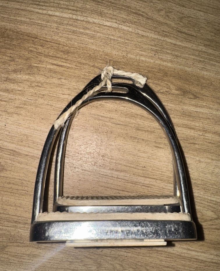 4.5" Fillis Stirrups #28