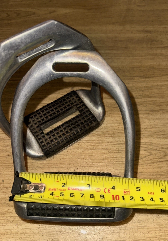 Equi Wing 4.5" Lightweight Stirrups #27