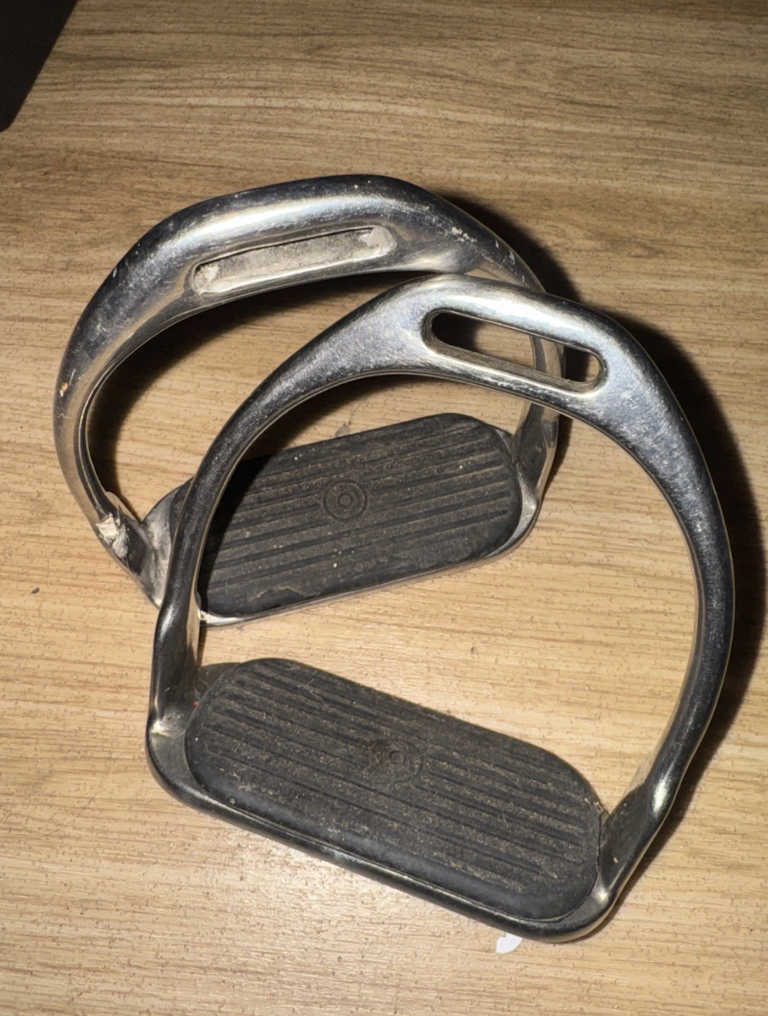 4.5" Stainless Steel Stirrups #25
