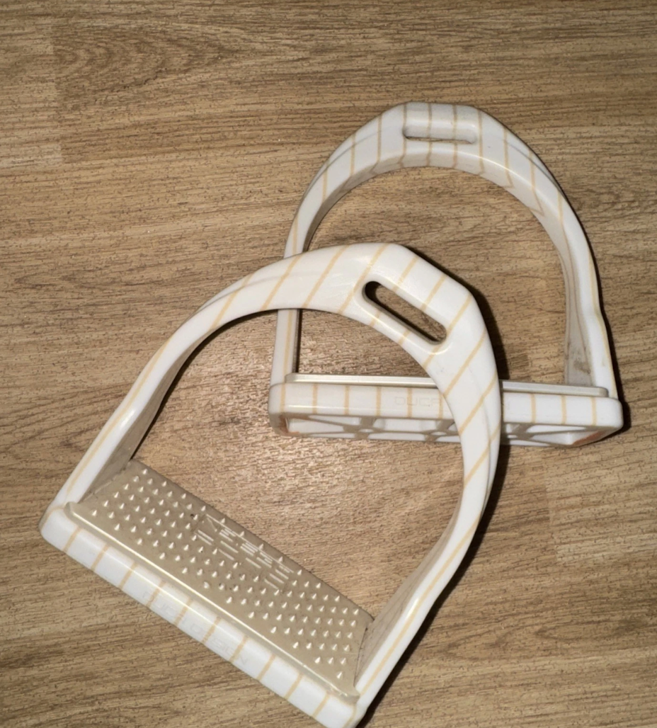 Duca Lightweight White Pearl 4.5" Stirrups #21